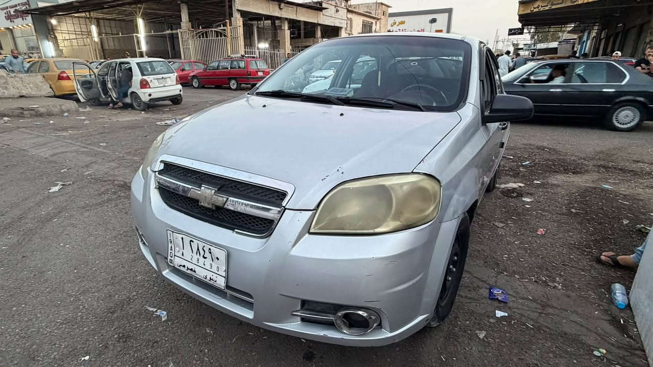 افيو مديل 2007 بيها صبغ صفحة النفر طخم جديد باتري جديد تبريد ثلج تايرات جديد محركها بي نفخ صاحبها موجود شرط التحويل رقم نينوى سنويتها موصاقطه السعر 42 وبيها مجال قليل مكان السياره حي النور  رقم التلفون ***********
