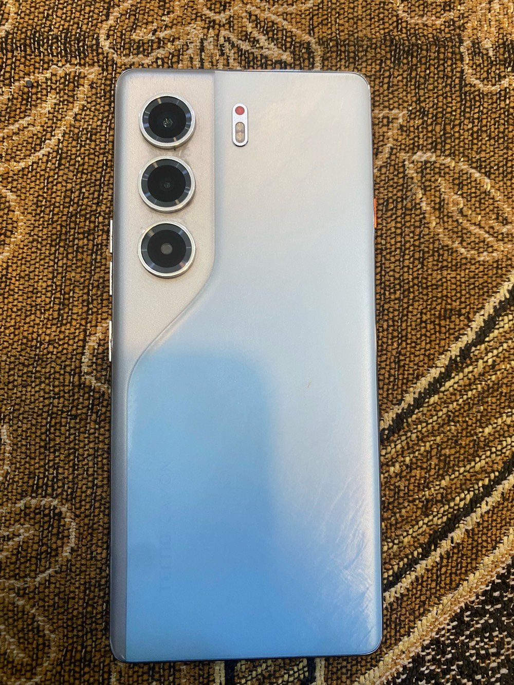 Tecno Camon 40 pro 5G 
الذاكره: 256 
الجهاز نظيف كلش سعره 325 و بي مجال حگ الجيه مكاني بغداد.