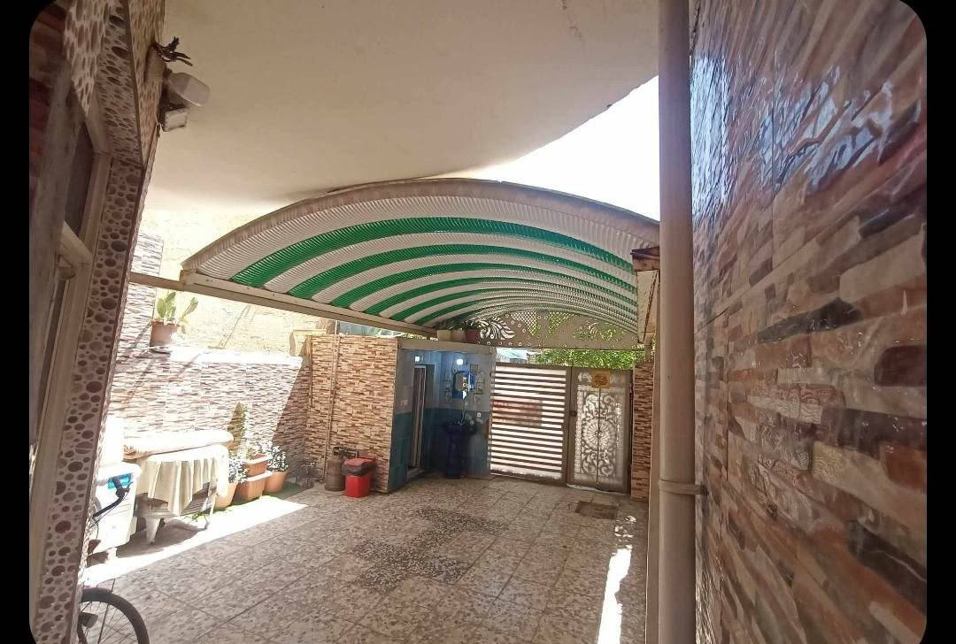 السلام عليكم
 بيت في  العبيدي شارع 20قرب مدرسه سلسبيل 
مساحه 150طابقين ونص  يرهم امراوس او بيع
***********
