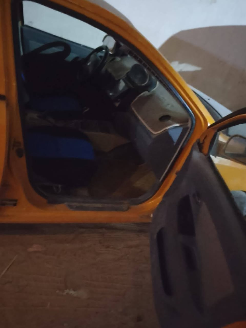 السلام عليكم شيري للبيع يمكن ماكينه كورولا جير عادي بديع حلو مكينه وجير بدي كلها كفاله سياره مكانها بصره ابو الخصيب حمدان السعر 10 عادل المراوس مستعجل على بيعتها جديده *********** راعيها ما اندله رقم بصره الماني
