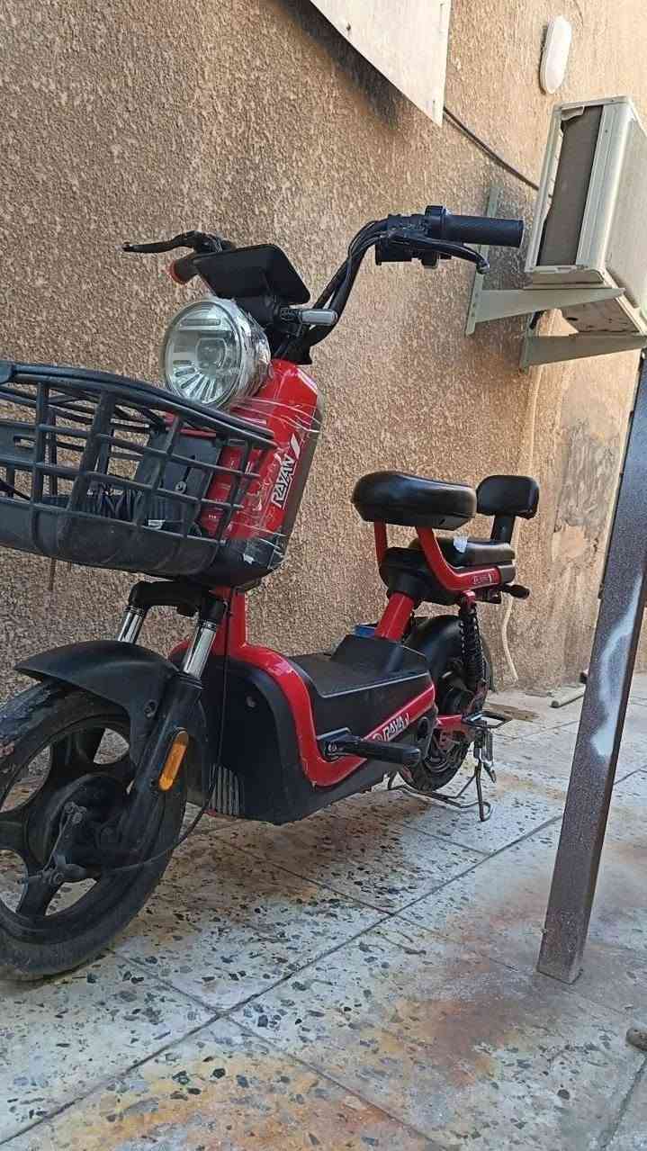 سلام عليكم
دراجه شحن نوع ريان حمره دراجه جديده موديل 2025 دراجه نقصها بس بطاريات 4 دراجه نضيفه وياها 2 سويج و مثبتت تلفون معا  شحن تلفون تجي وياها شاحنتها  تمشي 45 السرع 3 سعر الدراجه 350 وبيها مجال الرقم *********** مكان بغداد حي الجهاد والله الرازق🖤
