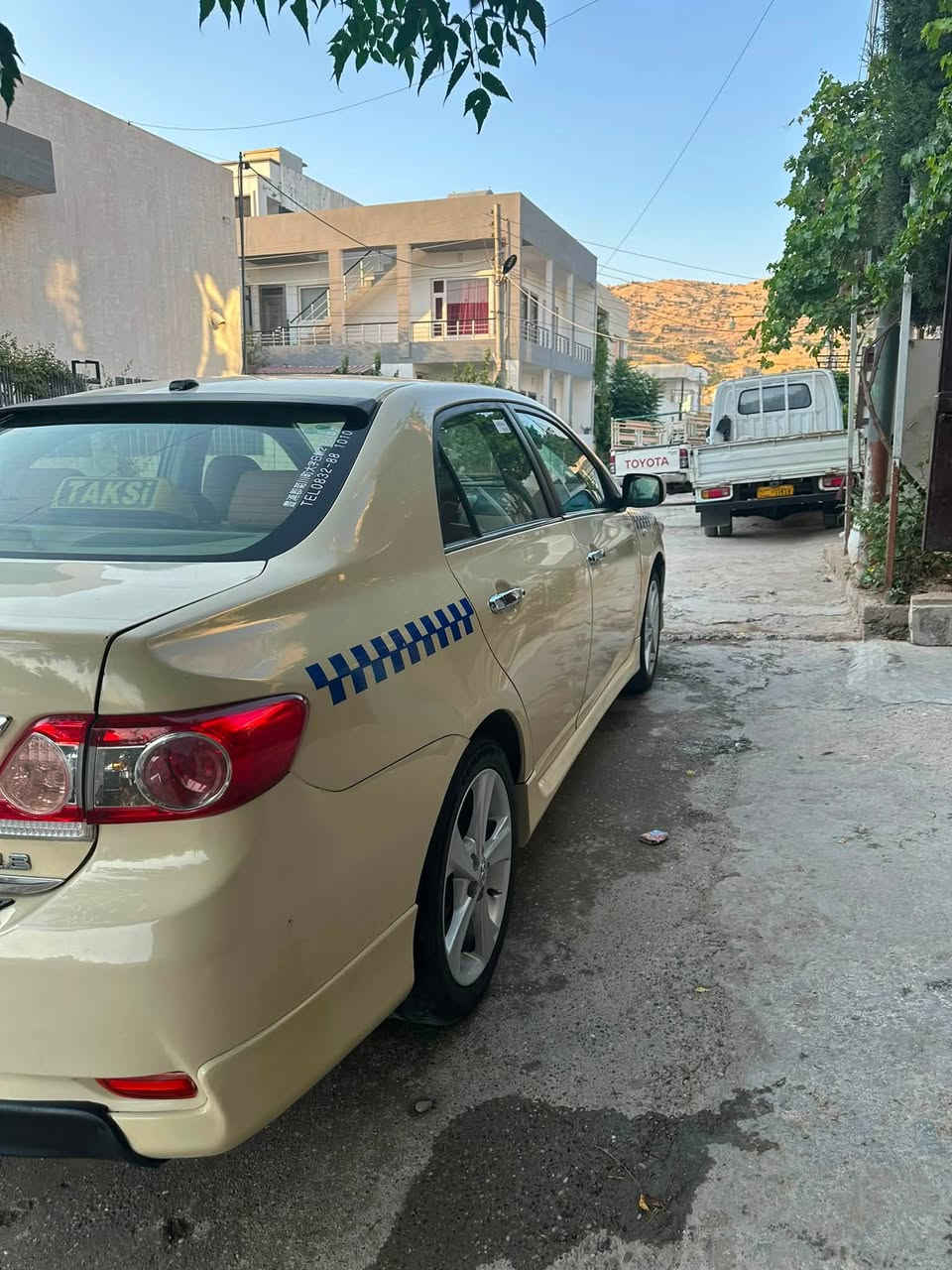 سلام علیکم تکسی کرۆلا ۲٠۱۳ مەکینە ۱۸  گیرو مکینە بەشەرت پشتو پیش کەپس تەنها یەک بستی تەعدیل هەیە سپۆرت بەسمەو شەغال ناو قەیسی چوار تایەو ویلی لۆک ۱۳٥ مەعامەلە ٠۷٥٠۱٠٤٥۱٥٤
