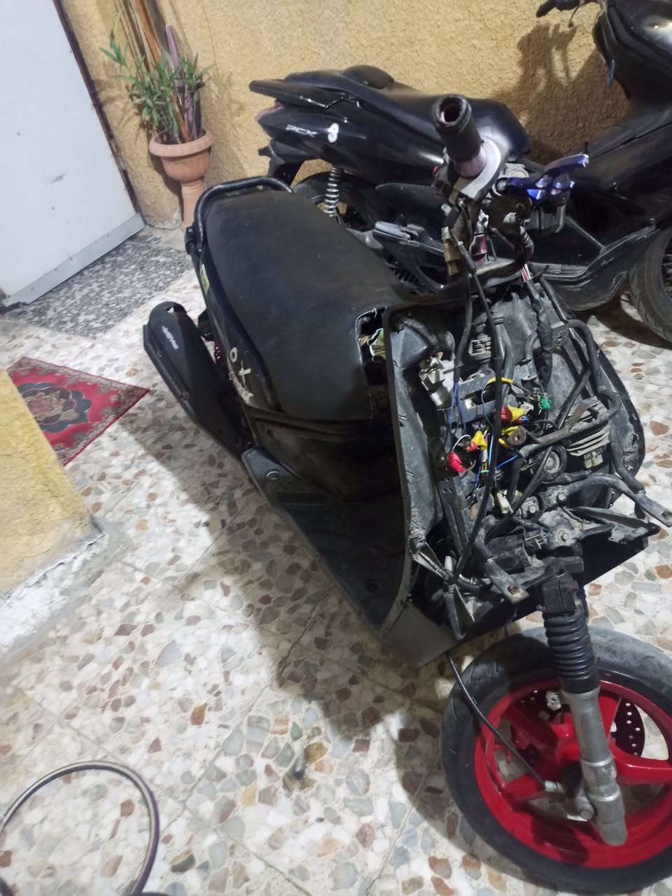 سلام عليكم سكنس جبلي للبيع سعر 400 وبيه مجال دراجه شغاله نكره سلف بكل وقت لايت خلفي يشتغل نقصه بجم امامي لابكن ولا تبخير شلعه ومعدل مكان بغداد حي اور رقم ***********
