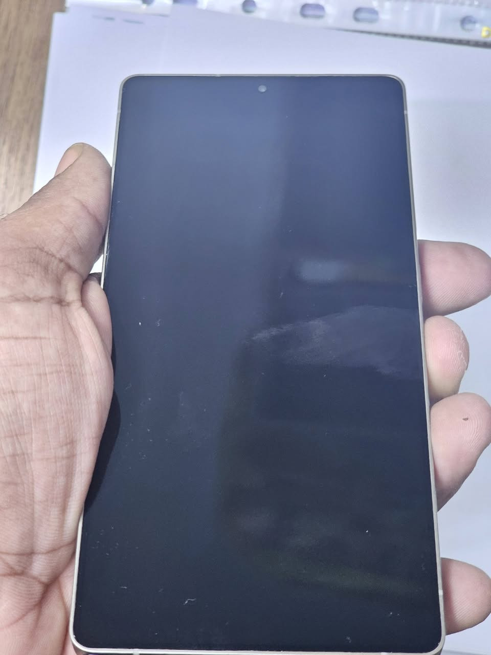 للبيع جهاز Samsung Galaxy S25 Ultra القوي، غني عن العرض والتعريف بكاميراته الخرافية، أدائه الجبار، وشاشته المذهلة.
​📋 التفاصيل والمواصفات الأساسية:
​الموديل: Samsung Galaxy S25 Ultra
​سعة التخزين: 256 جيجابايت
​اللون: تيتانيوم كريمي (Titanium Cream) المميز والرائع
​الحالة: كالجديد تماماً، نظيف وبدون أي خدش
​📦 الملحقات:
​الكرتون الأصلي مع كافة الملحقات.
​💰 السعر:
​السعر المطلوب: [1.350] (قابل للتفاوض البسيط ).
​📍 مكان التواجد:
​العنوان: بغداد - جميلة - شارع خير الله
​التستليم: تسليم يد بيد ضمن المنطقة.
​📞 للاتصال والاستفسار:
​يرجى التواصل عبر المراسلة أو الاتصال على الرقم: [***********]
