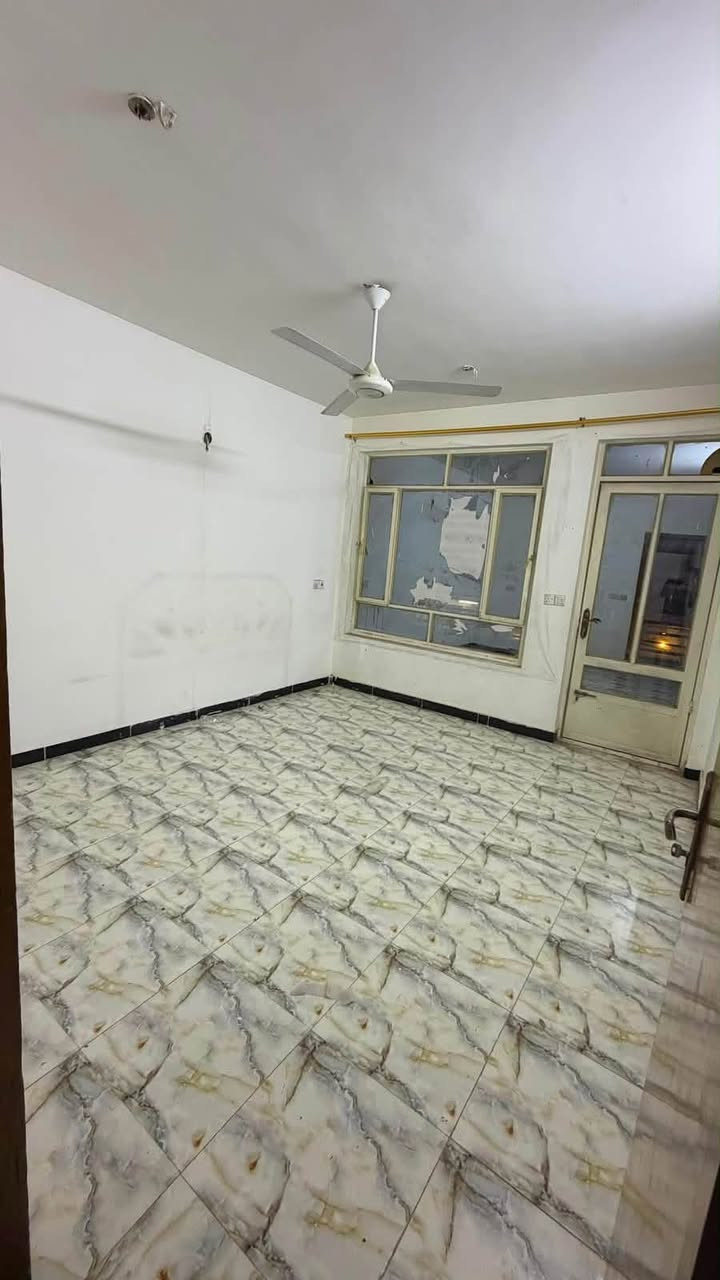 مشتمل ٧٥ متر للايجار ٩٥٠ الف شارع ٢٠ متر شارع الكويتي يحتوي صاله مطبخ خدمات ٣ غرف نوم بيت نضيف جدا للستفسار ☎️ ***********

