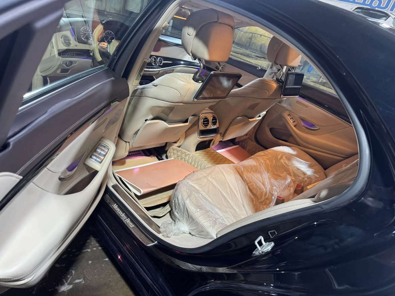 بسعر مناسب 
S550 2015 امريكية 
ماشيه 60 الف كيلو فقط 
موجود السونار
بيه ملاحظات بسيطة جدا 
*********** اتصل وتدلل
مكان السيارة زيونة
