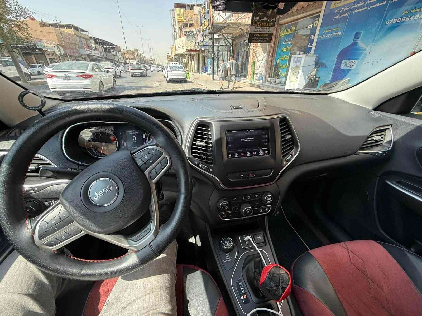 سلام عليكم جيب بزون موديل 2019 السعر 129وبيه مجال بسيط  2400  سبير شرط ما نازل مكينه كير كفاله عله وضع شركه سياره بيجم كبس تحويل مباشر للستفسار *********** النجف, العراق

