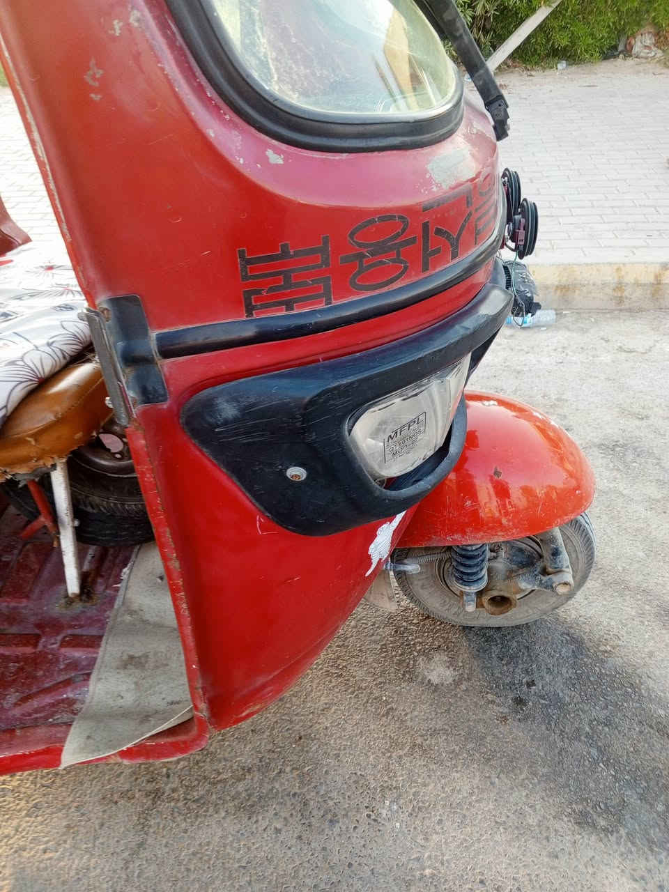 سلام عليكم تكتك للبيع موديل ١٨اوراق كوت حي المنتضر مكلف بالنشر هذا رقم راعيه التفاصيل والسعر عد صاحب تكتك ***********
