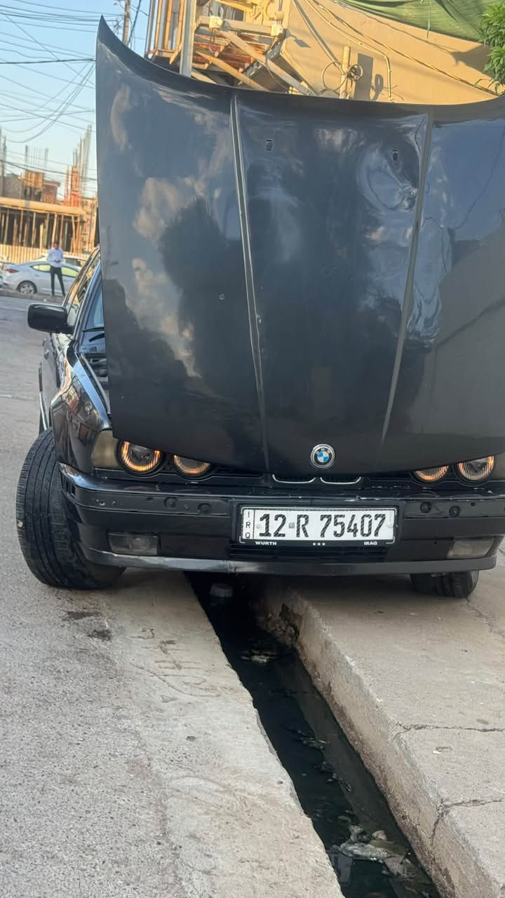 BMW525i اصل بليته
موديل 1991 كير محرك شرط اكسل خفيف رون ناصي يعني تنسى شنو رون غرفته حلوه بدون ضربه بدون معجون يعوزها دعاميه امامي وتصليح بسيط بلدعاميه الخلفي  شرط التحويل اني الشرعي سعرها 60 وبيها مجال مكاني موصل حي المثنى 
***********
***********
