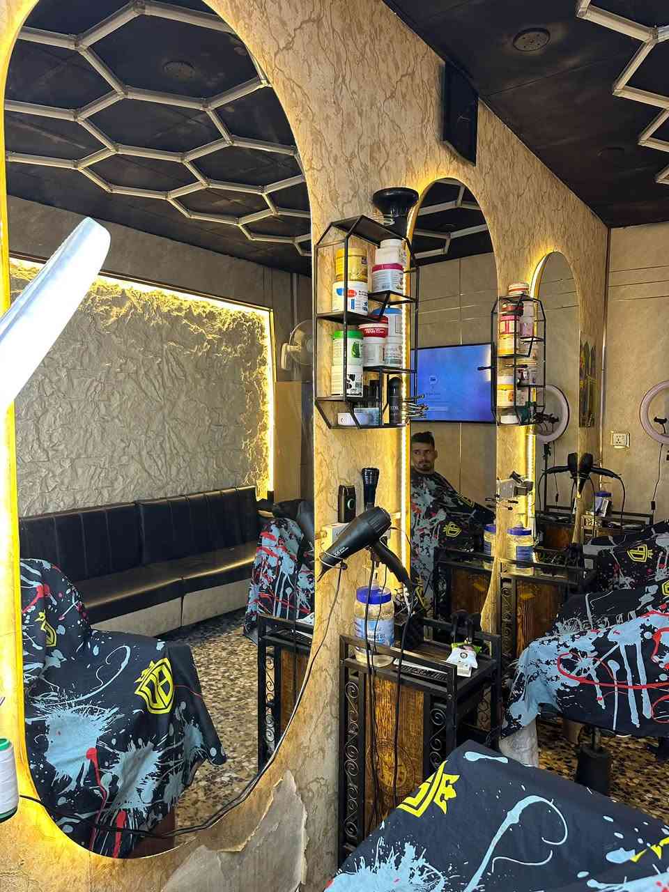 محل حلاقة • الميكانيك شارع الفورتات • حلاقين اثنين
