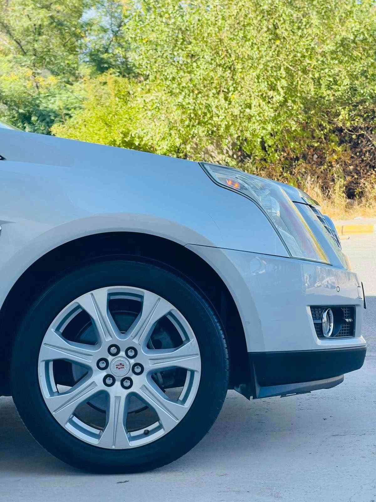 كاديلاك SRX • ٢٠١٣ • ٩٨ الف كم