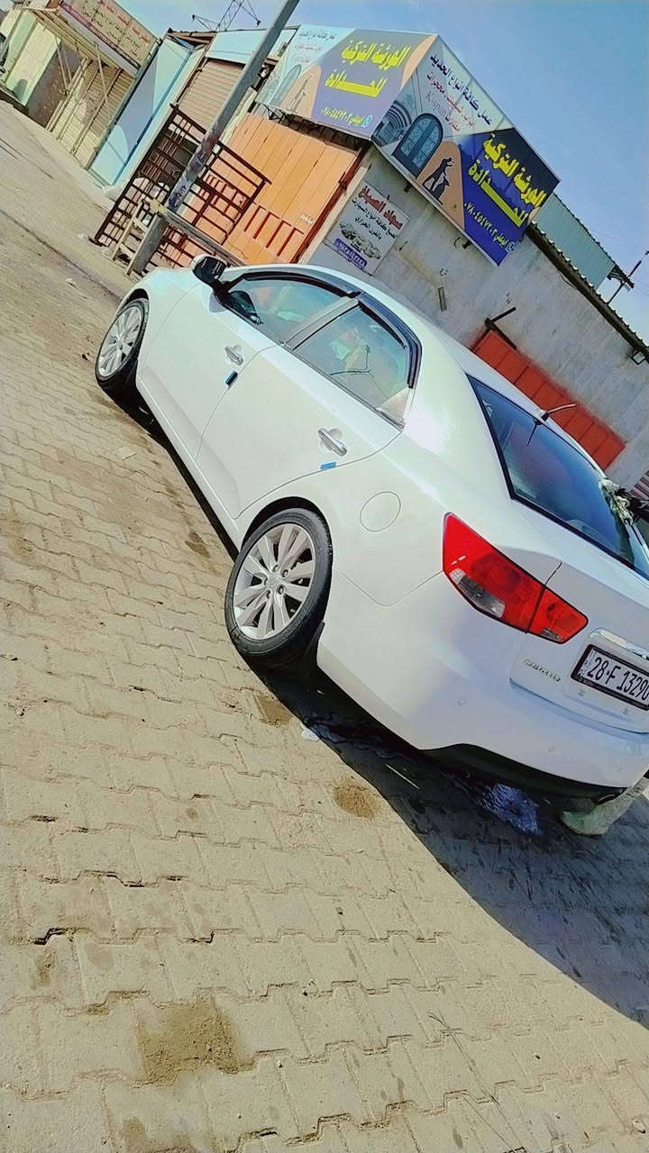 السلام عليكم سيراتو مديل 12 سياره جديده وجاهزه ماشيه 270الف حقيقي بسمي بيه سونار مرفق بل منشور سعر 95 وبيه مجال للشراي لاستفسار اتصل وتدلل *********** مكاني نجف
