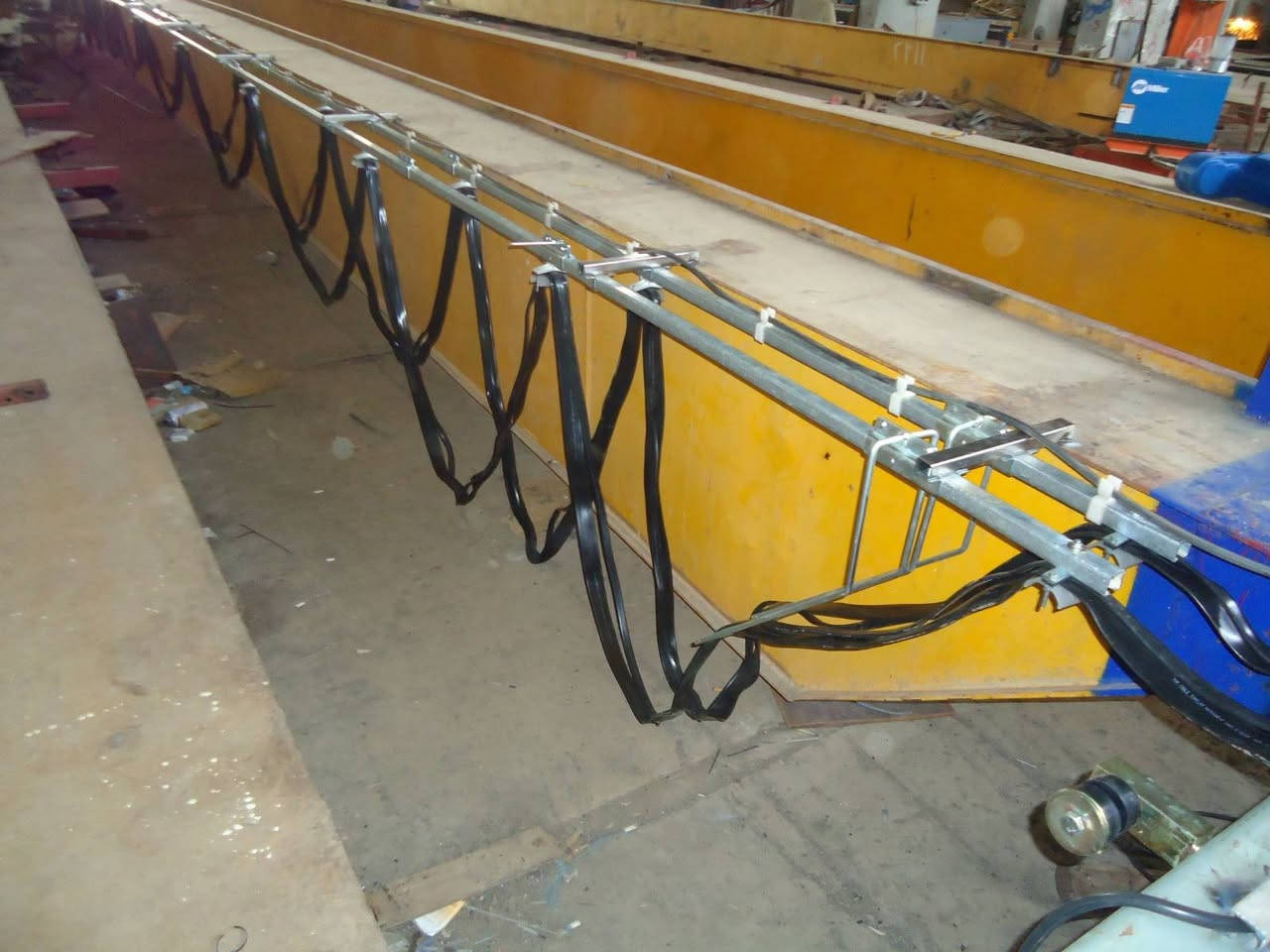 🛠️ يتوفر خدمات النصب والصيانة الفنية الهندسية:
▫️ الرافعات الجسرية (  Over head crane ):
• نصب وصيانة شاملة (كهرباء + ميكانيك).
• نصب ومد خطوط الباسبارات (Busbar Systems).
​▫️ باسكتات المباني الخارجية:
• صيانة كهربائية وميكانيكية شاملة لمنصات الواجهات.
​▫️ خدمات مكملة:
• صيانة لوحات التحكم، دوائر الأمان، وعقود الصيانة الدورية.
​📞 للاتصال والواتساب:
***********
