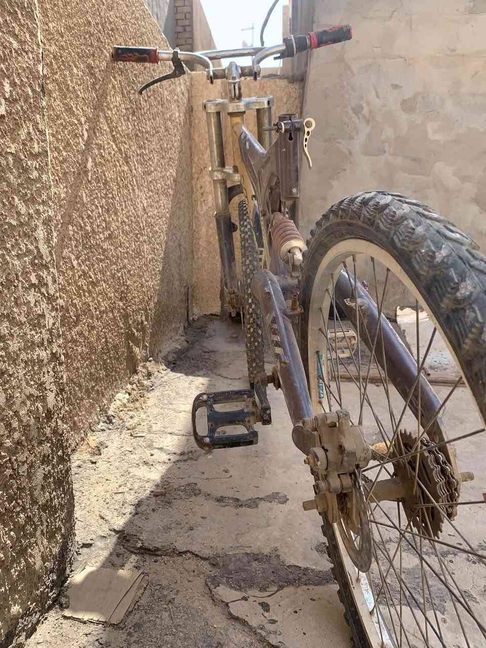 للبيع قيم واخذ بايسكل 20 اصلي يطبك والثاني همر 26 اصلي مكاني بغداد السيدية ***********
