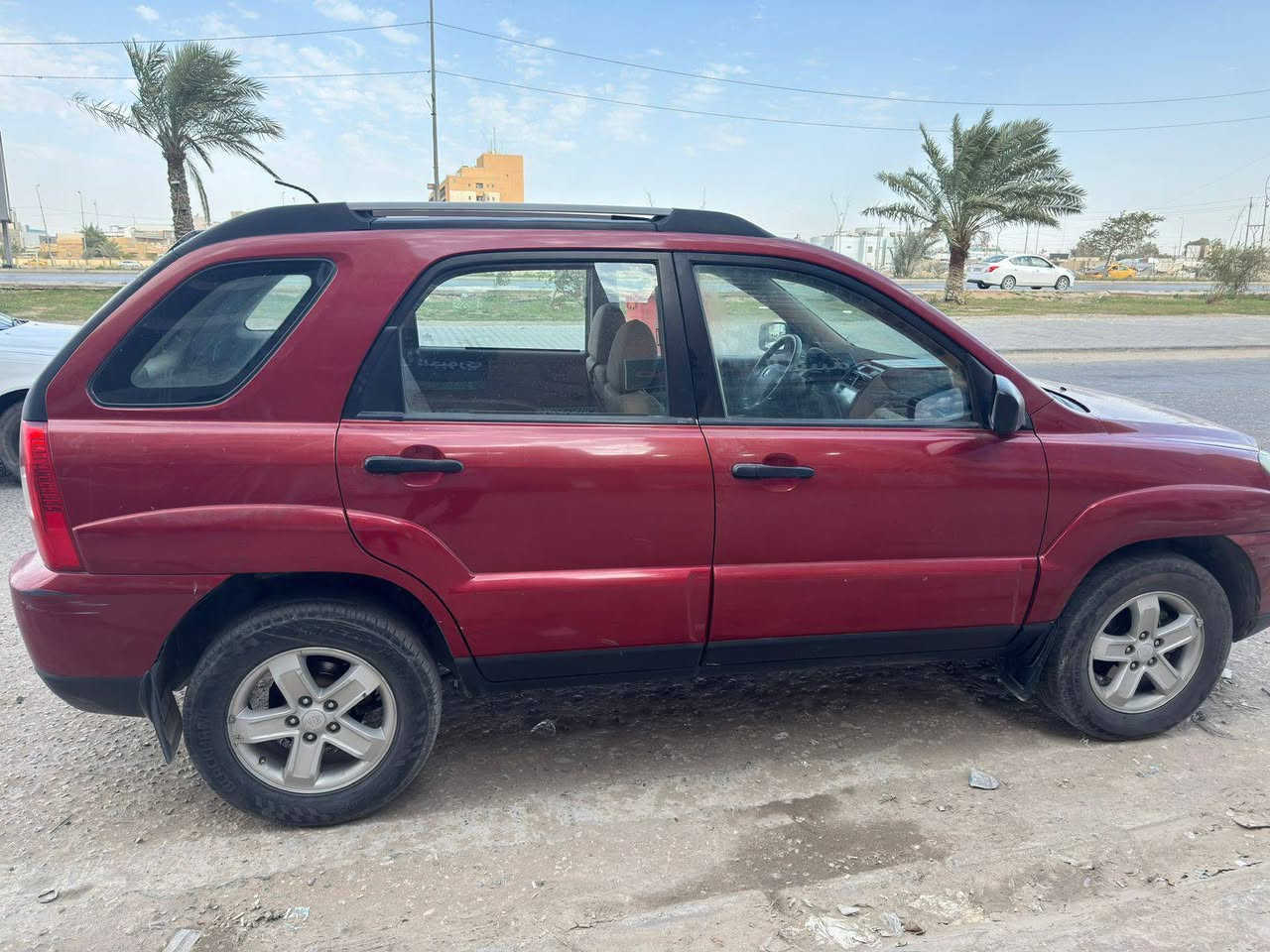 كيا سبورتج 2009 محرك 2000
رقم نجف مميز  السيارة باسمي 
تحتوي على كامرا دوارة وشاشة 
منظومة غاز كاملة وشغالة 
صدر السيارة الامامي  جديد بالكامل 
 الضرر. موضح بالصورة بيها ربع البنيد والمكان بين باب السائق والجاملغ  تصليح.
باب السائق انصبغ ويا الجاملغ   تباع مع الرقم  السعر 100
للتواصل ***********
