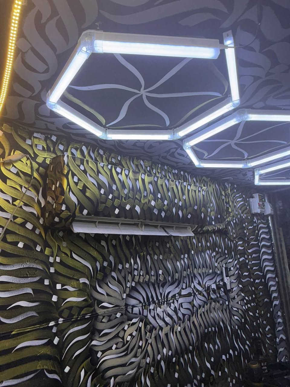 االمحل للبيع بسعر مليونين وبي مجال للتواصل ***********
