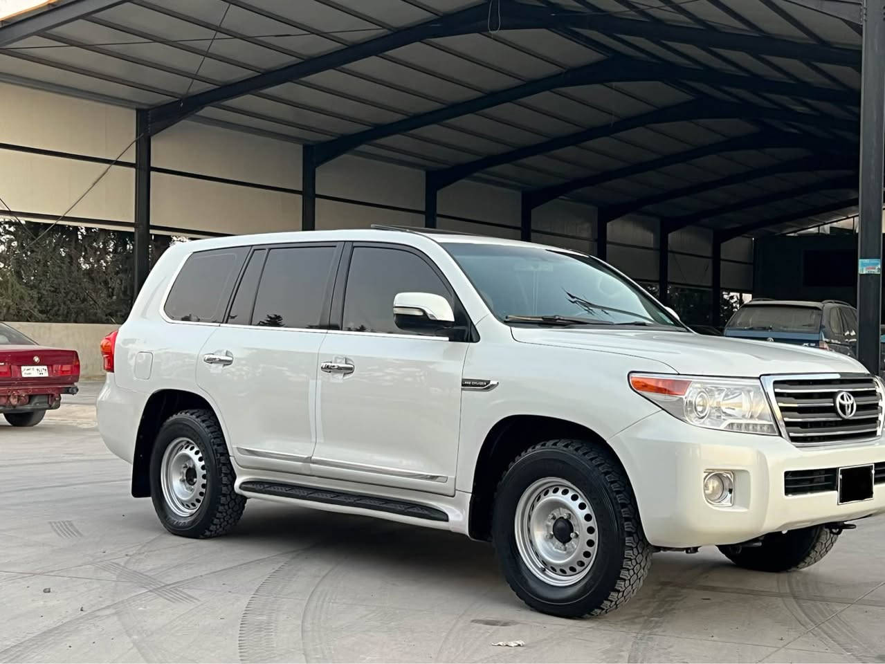 وەنەوشە 2009
پێش و دوای کراوە با 2014
فول مواسەفات GXR V8 
بێ دەعم و لێدراو سەقف و شانی بۆیاخ نیە ٤ یان ٥ پارچەی پەمپە من بە حیزام ئەیفرۆشم 
٤تایەو ویلی لۆک 
گێڕو مەکینە بە شەرت 
دەبڵ ئەکسل و ABS بەشەرت 
*********** السليمانية, العراق
