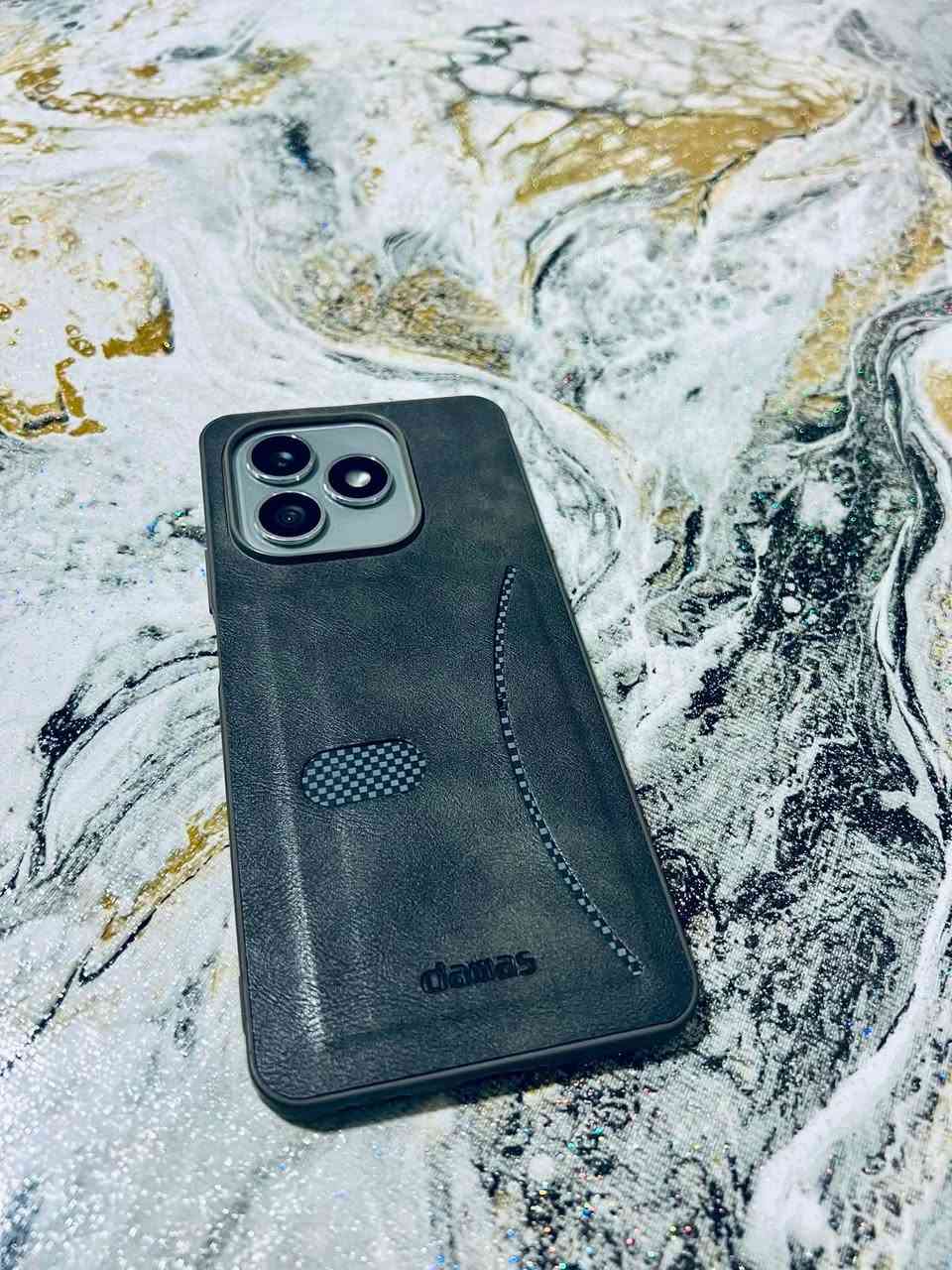Honor x8d نظيف ولا شخطة وجديد استخدام شخصي كامل الملحقات ويا باكيته وشاحنته وكفرات ثنين سعرة ٣٠٠ وبي مجال للشراي تواصل ماسنجر واتساب ***********
