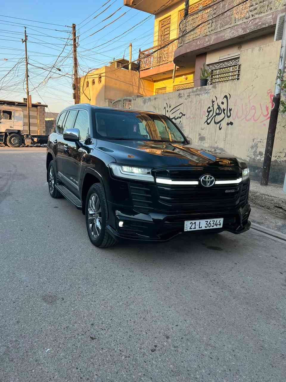 السلام عليكم 
تويوتا لاندكروز 2023 V.X LIMITED باب اول SAS مكفولة كفالة عامة 
ماشي 40.000KM
المواصفات :
بصمة 
فتحة
بردة خلفية 
فول تحكم ستيرن 
كراسي كهربائي 
‎كراسي خلفية كهرباء + تبريد 
كراسي امامية تدفئة تبريد +كهرباء+ ميموري 
‎ لايت امامي 3 عدسات
شاحن لاسلكي
شاشة كبيرة
شاشات خلفية 
‎فتحة سقف بصمة 
‎تعديل مسار 
‎سماعات JBL
‎دشبول ديجيتل 
اوتو هولد
‎سايد بريك دكمة
‎ستوب لايت ليد
وبعد هواي مواصفات
السعر 675 ورقة
هـ *********** 
مكاني بغداد
