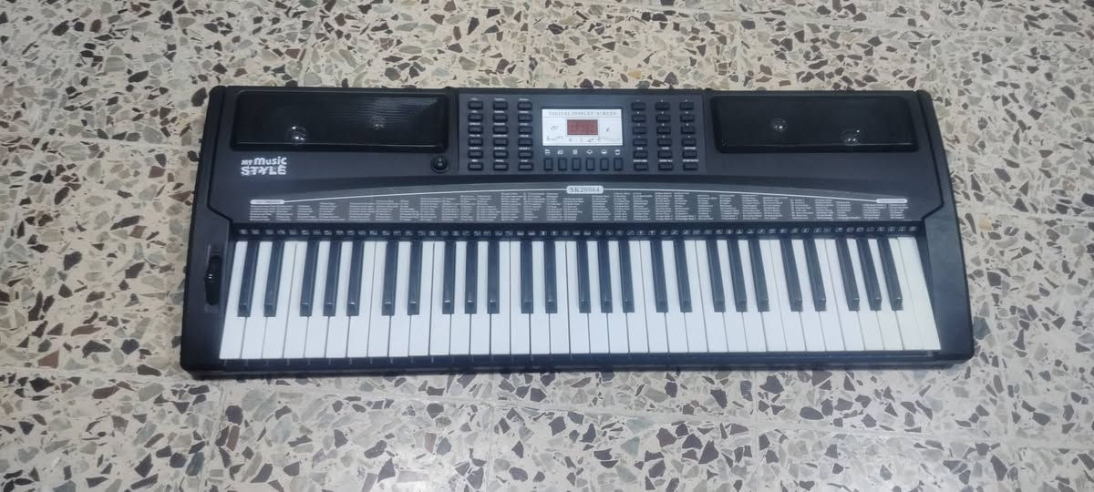 للبيع: بيانو إلكتروني تعليمي جديد 61 مفتاح مع مايك🎹🎤
الحالة: جديد تماماً ومش مستخدم.

المواصفات:

 اماراتي 61 مفتاح قياسي، ممتاز حق التعلم والعزف.

أزرار تحكم سهلة وشاشة رقمية لتغيير الأصوات والإيقاعات.

سماعات مدمجة وصوت واضح.

يجي معاه مايك (ميكروفون) سلكي للغناء مع العزف.

المكان: بغداد.

التوصيل: متوفر توصيل لجميع المحافظات.

السعر: اكتب سعرك وبالعافية.

للإستفسار أو الطلب: يرجى التواصل عبر الخاص أو الرقم: ***********
