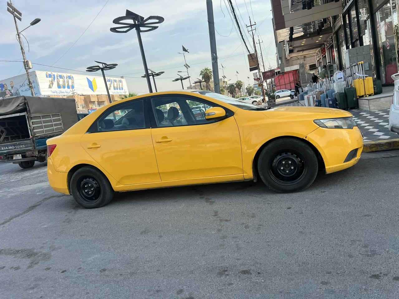 السلام عليكم
للبيع (كيا فورتي )

موديل 2010 رقم بغداد وارد امريكي 

محر 2000 دوش 

ضررها قبق جنطه فقط بدون اي ظرر داخلي كلها ليبل واحد

شادلها محرك حاويه تبريد ثلجً جاهزه مبيها اي نقص السعر 72 وبي مجال للاستفسار ع ***********

مكان السياره بغداد السيديه
ملا حظه مصفره هئيه وعرامات
