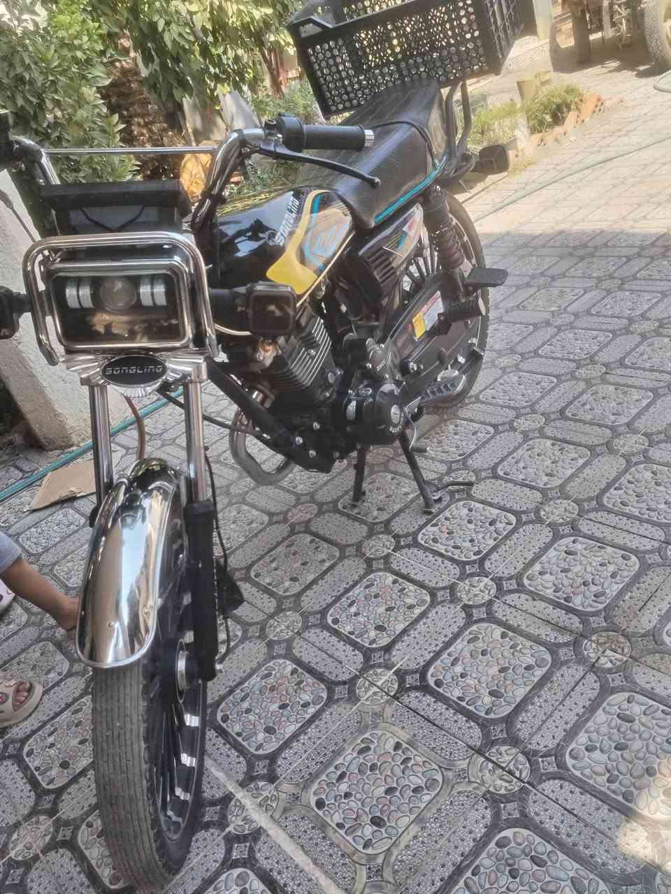 سيفان سولنك للبيع موديل ٢٦ الدراجه جديده السعر ٨٠٠ وبيها مجال الشراي يتصل *********** مكان الدراجه ديالى الخالص سعدية الشط

