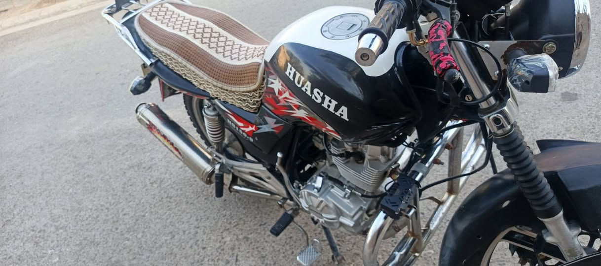 سلام عليكم دراجه هايوشه 23لبيع دراجه حلوه وجاهزه يعوزه بس دشبول موصله 650لعنده زوت يشرفنه ***********

