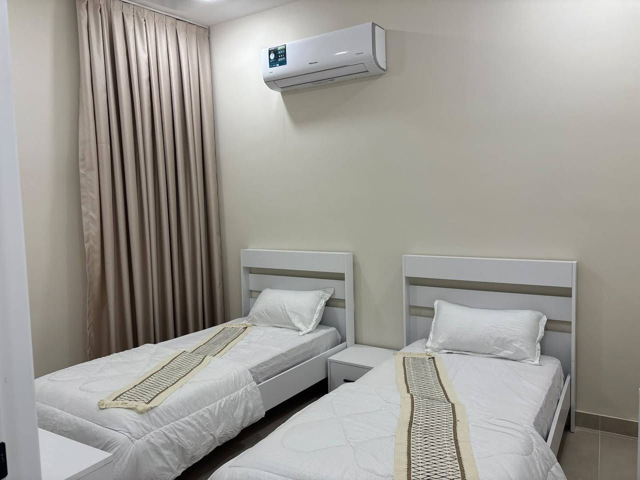 شقق تمليك للبيع مساحه 105
غرفتين نوم 
مطبخ مجهاز
صالة واسعه
وخدمات
مع الاثاث وثلاث سبالت طابق اول مصعد شغال 24ساعه مع باب قاصه وسكوريتي 
166سعر مليون قابل للتفاوض خمس طوابق الاعظمية راغبة خاتون بعد دخولية الكم مقابل مرطبات الصبايا موقع تجاري مميز التواصل واتساب ‏‪***********‬‏
