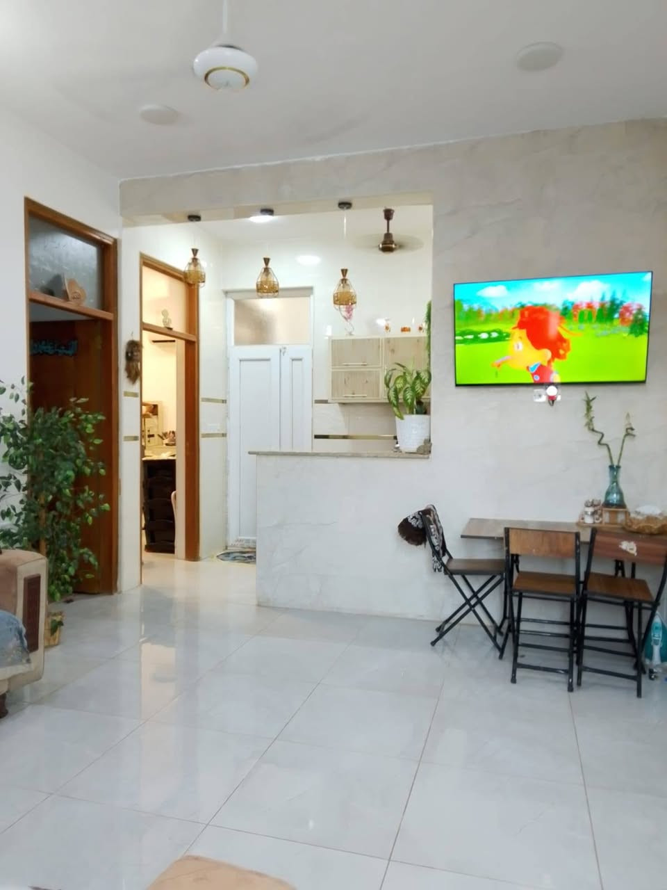 🏡 بيت طابقين للبيع - بناء حديث ! 🏡
📍 الموقع: [ديالى  / بعقوبه شفته / أقرب نقطة دالة. خلف قاعة بيانوا نهاية فرع اسماك زوزو]
✨ تفاصيل ومواصفات البيت (طابقين):
واجهه  8 ونص  والنزال 12 ونص المساحة: 103 متر مربع.
حالة البناء: بناء حديث ممتاز 
نظام الطاقة: مجهز بنظام طاقة شمسية متكامل لتوفير الكهرباء.
🔹 الطابق الأول:
استقبال واسعة ومناسبة للضيوف.
مطبخ بنظام حديث (مطبخ حار + مطبخ بارد).
غرفة نوم سويت (مع حمام داخلي).
حمام خارجي.+ طرمه
🔹 الطابق الثاني:
غرفتين نوم كبار (من ضمنها غرفة سويت بحمام وصحيات داخلية).
✨ مميزات إضافية:
بيت متكامل ومجهز بالطاقة الشمسية وجاهز للسكن الفوري.
تصميم عصري واستغلال ممتاز للمساحات.
[نوع الملكيه / طابوا زراعي سند 25.
💰 السعر: [100 مليون  بي مجال  ]
📞 للتواصل والاستفسار: ***********

