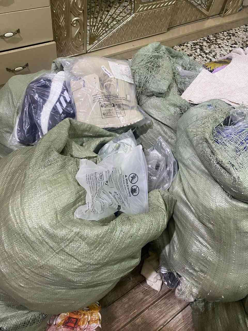 شلعه امزون ملابس شتائي  قماصل تراكات نسائي رجالي احذيا سويترات تريد وزن تريد قطع ابيع شلع ***********
