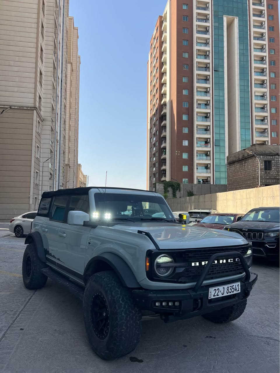 فورد برونكو الجبلي موديل ٢٠٢٢
لون سمنتي مميز 
محرك 4v فور ويل سقف متحرك 
كشنات جلد شاشه كامره وضعيات قياده 
ماشيه ٤٠ ميل 
السياره بدون اسرباك بدون دواخل 
حادث سطحي خفيف كلش 
مكان السياره اربيل للاتصال *********** أربيل, العراق
