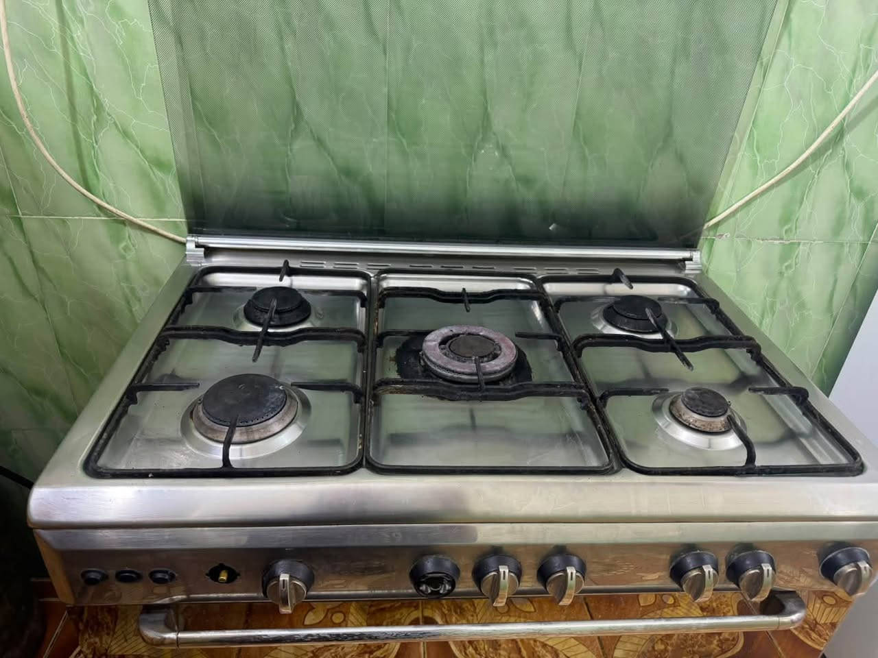 طباخ نضيف لبيع السعر ١٠٠الف بي مجال
***********واتساب
