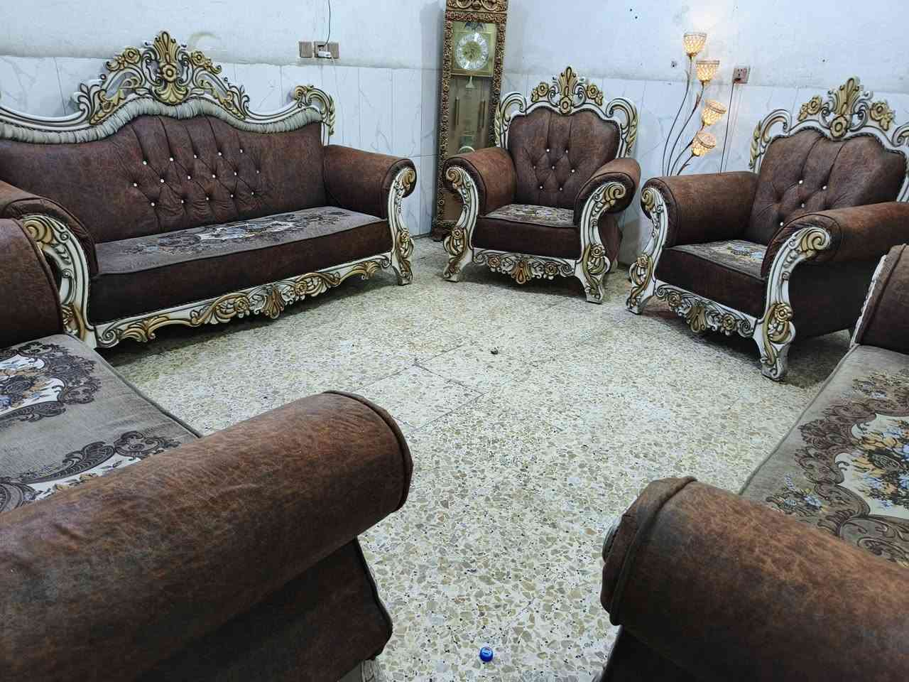 تخم ملكي تكمه نظيف جدا 10مقاعد ب285الف وبي مجال المكان الوشاش *********** يوجد توصيل بكروة يوجد واتس اب
