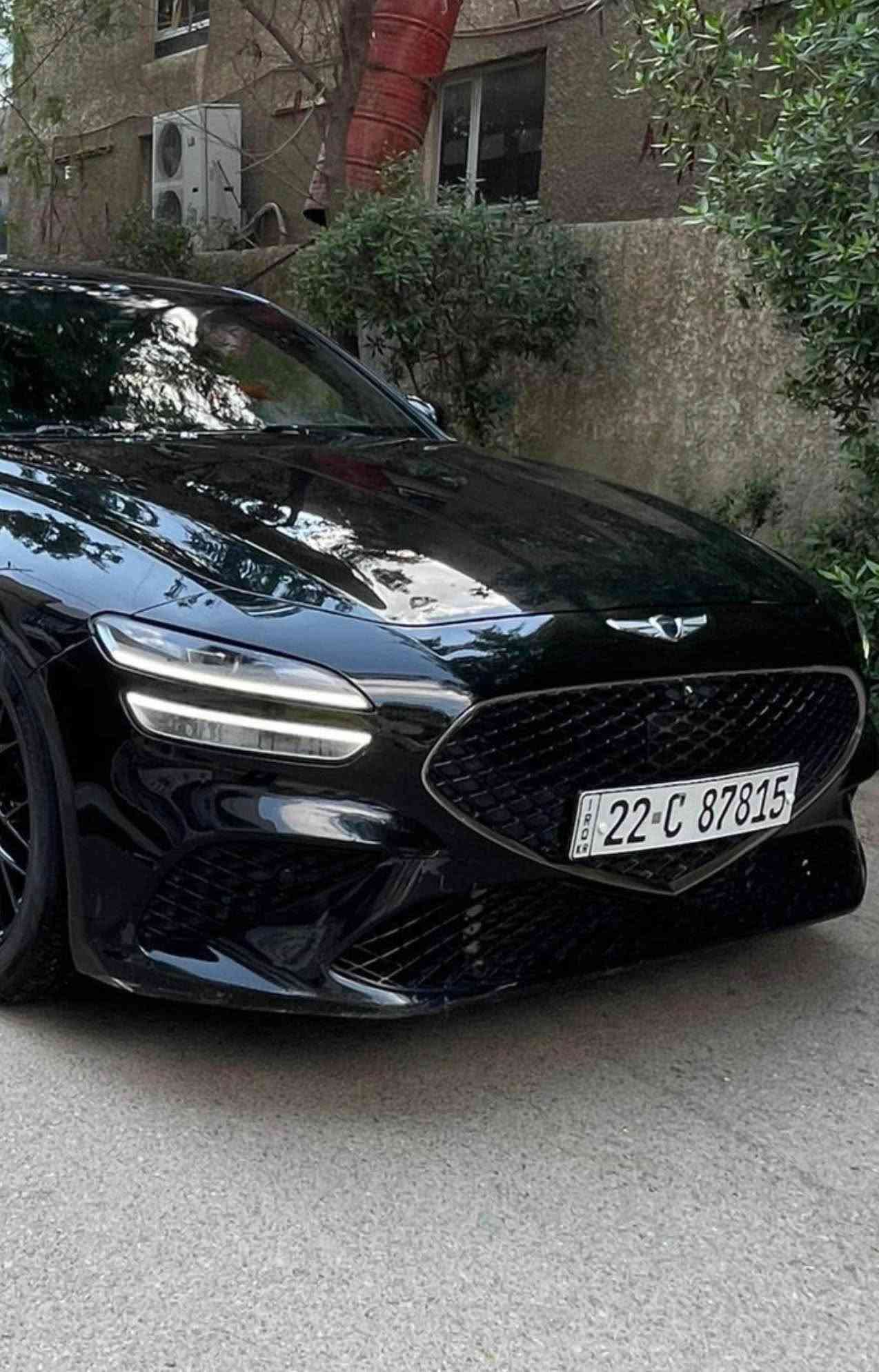 السلام عليكم 
‏بيع مستعجل أرخص جنسيز بالسوق

للبيع  او مراوسGenesis G70 سبورت برستيج 
— محرك 3.3T  
حادث جاملغ وبنيد صور الحادث و السونار خاص 
رقم اربيل تحويل او  وكالة 
🔹 الموديل: 2022 
🔹 الفئة: Sport Prestige (أعلى فئة)
🔹 المحرك: 3.3L V6 Twin Turbo
🔹 القوة: حوالي 370 حصان 🔥
🔹 الگير: أوتوماتيك 8 سرعات
🔹 نظام الدفع: (خلفي المرغوب 2wd)
🔹 الممشى: 52,000 ميل 
🔥 المواصفات الكاملة:
⚙️ الأداء:
وضعيات قيادة متعددة (Sport / Comfort / Eco/sport+)
شفتات ستيرن (Paddle Shifters)
نظام تعليق رياضي مريح وثابت
نظام اكزوز رياضي صوت متغير عند تبديل وضعيات القياده
🛋️ الداخلية والفخامة:
مقاعد جلد مميزه بالون الاحمر +متغيرة عند تبديل وضعيات القياده
تبريد وتدفئة للمقاعد الأمامية
ذاكرة مقاعد + تحكم كهربائي كامل المقاعد الامامية
ستيرن كهرباء+خزن وضعية +تدفئه ستيرن +نظام الاهتزاز عند التحذير
داخل كاربون وجلد فخم جدا مع احزمة حمراء رياضية مميزه
سقف وتكم كنتارة بالكامل 
إضاءة داخلية (Ambient Lighting)
📺 التكنولوجيا:
شاشة معلومات وترفيه كبيرة
نظام صوت فاخر (Lexicon) 🔊
Apple CarPlay + Android Auto
شحن لاسلكي للموبايل
دشبول شاشة + كامرة عند الانعطاف
🚗 الأمان والمساعدة:
رادار أمامي+قيادة الية + مثبت سرعة ذكي
نظام الحفاظ على المسار
تحذير النقطة العمياء
فرملة طوارئ أوتوماتيكية
كاميرات 360 درجة
حساسات أمامية وخلفية 
🌟 إضافات:
فتحة سقف بانوراما 
تشغيل بصمة + دخول ذكي
تشغيل عن بعد 
مرايا كهربائية قابلة للطي
جنوط رياضية قياس كبير
السيارة جاهزه بدون اي نقص او مسج

السعر 189 وبيها مجال بسيط جدا 

للاستفسار:- مكان السياره بغداد الصليخ *********** بغداد, العراق

نص مكتوب في الصور:
- 3 of 8