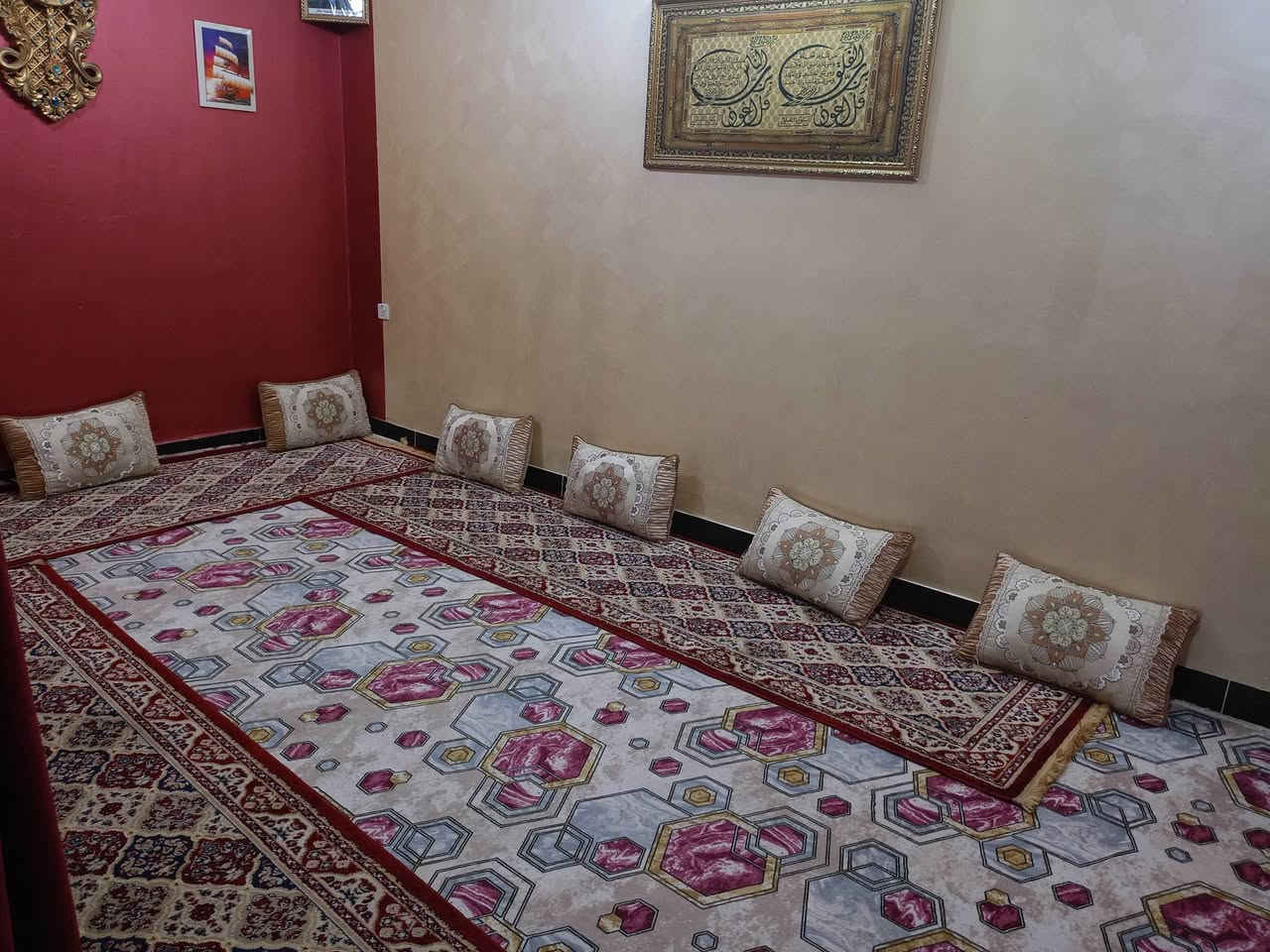 🏠 دار للبيع – فرصة استثمارية

📍 الموقع: تضحية، شارع الملعب، مقابل دائرة الأملاك سابقًا
📐 المساحة: 120 متر
📜 الملكية: طابو صرف

🏠 يتكون الدار من:

غرفتين نوم

استقبال

صالة

مطبخ

منور

صحيات

سطح مع شتايكر وستارة بارتفاع 2 متر

عگادة

🔹 ملاحظة: البيت خلفي، والدربونة بعرض 150 سم.
🔹 ميزة استثمارية: البيت يتأجر للطلاب الجامعة الوطنية.

💰 السعر: للاستفسار والتفاوض مراسلة خاص.
وتساب ***********
