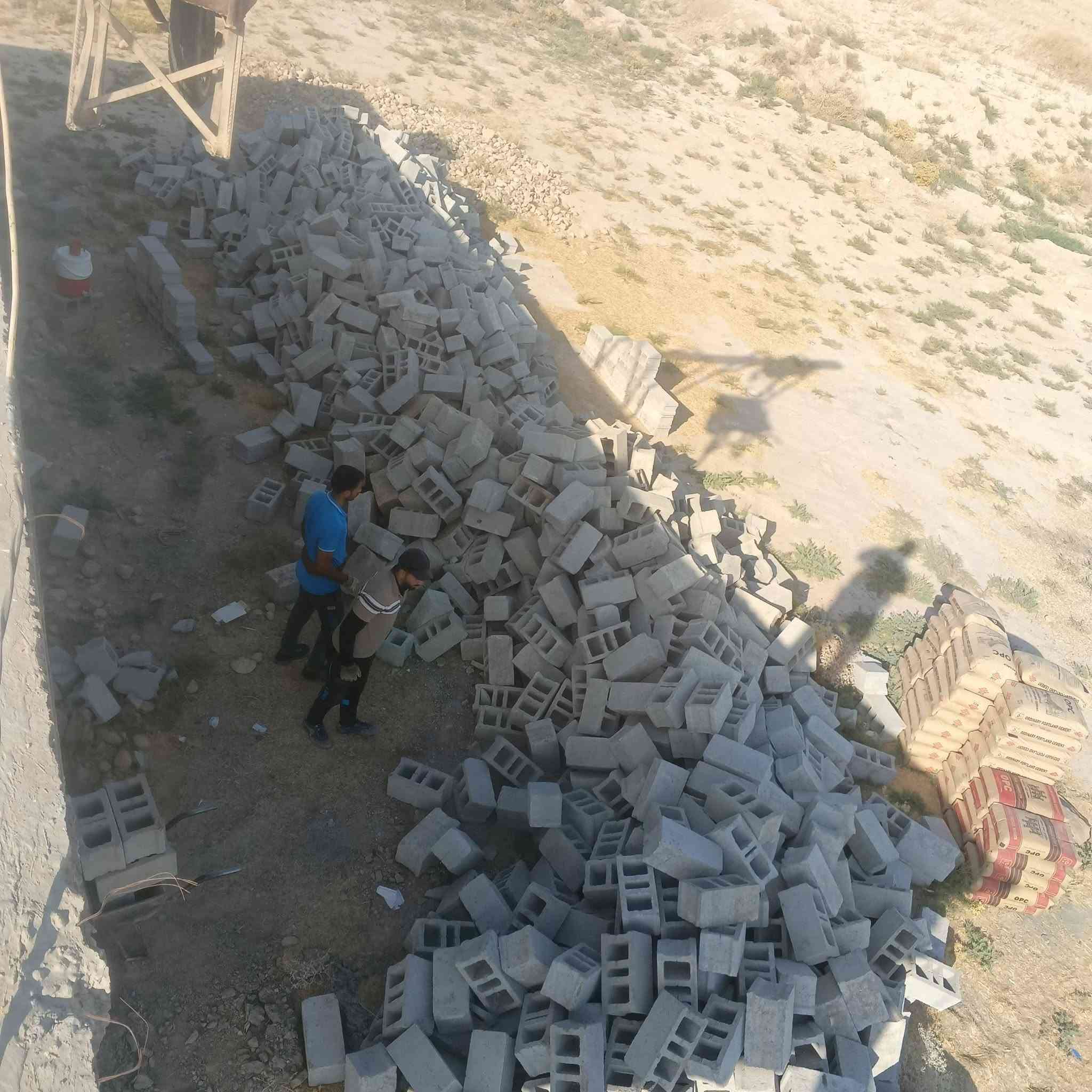 سلام وعليكم تصعيد مواد بناء وتنظيف شبابيك بيوت حدل نشر بلوك تدخيل سبيس تنكير تفليش تدخيل جص بسعر مناسب ***********
