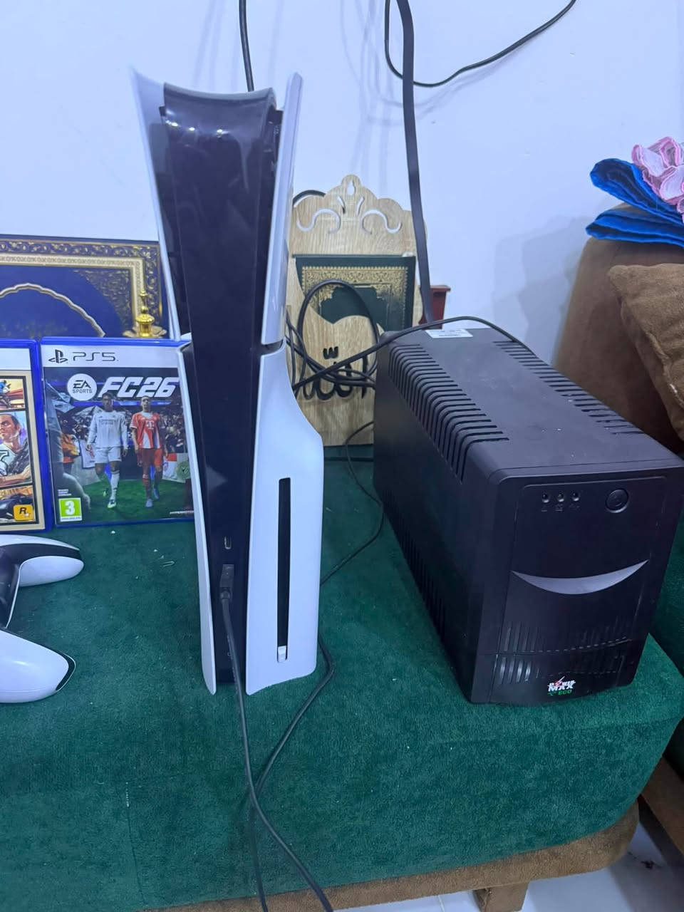 سلام عليكم  للبيع بلي 5 مع جوستك عدد 2 وقراص عدد3
ويبس حجم الجبير سعر 950 الف للاستفسار على رقم ***********
