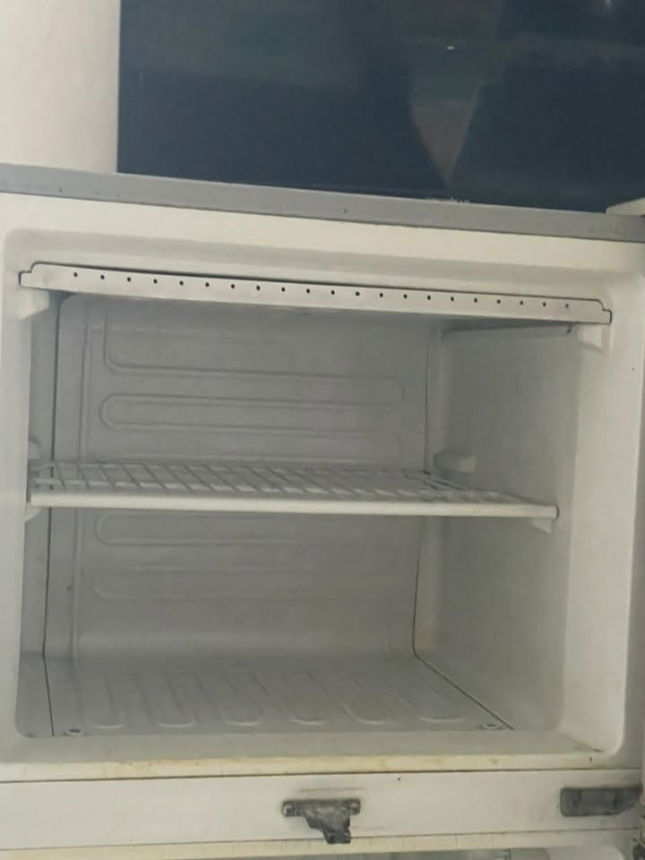 للبيع ثلاجة الحافظ اخت جديده بيبان بلزمة شرط اليلون بعده بيه حجم وسط العنوان حله حي الزهراء سعر ١٩٠

‭***********‬
