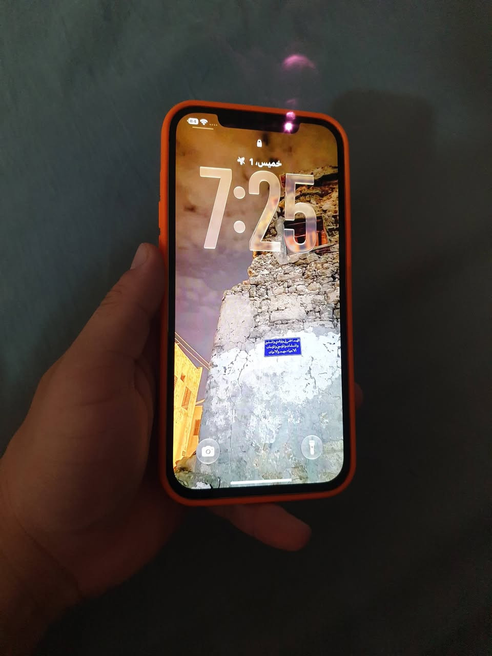 السلام عليكم 
Iphone 12 Pro Max 
ذاكره 256 .. بطاريه 74 بلاديه 
نموذ M شرق اوسط
( عندك بس الكاميرا من تقرب بيها غواش بسيط والشاشه مبدله اصليه تخبل ) 
فيس ايدي شغال
الباقي مكفولل .. مكاني حله سعر ( 325 ) وبي مجال .. مع ملحقات  
واتساب ***********
