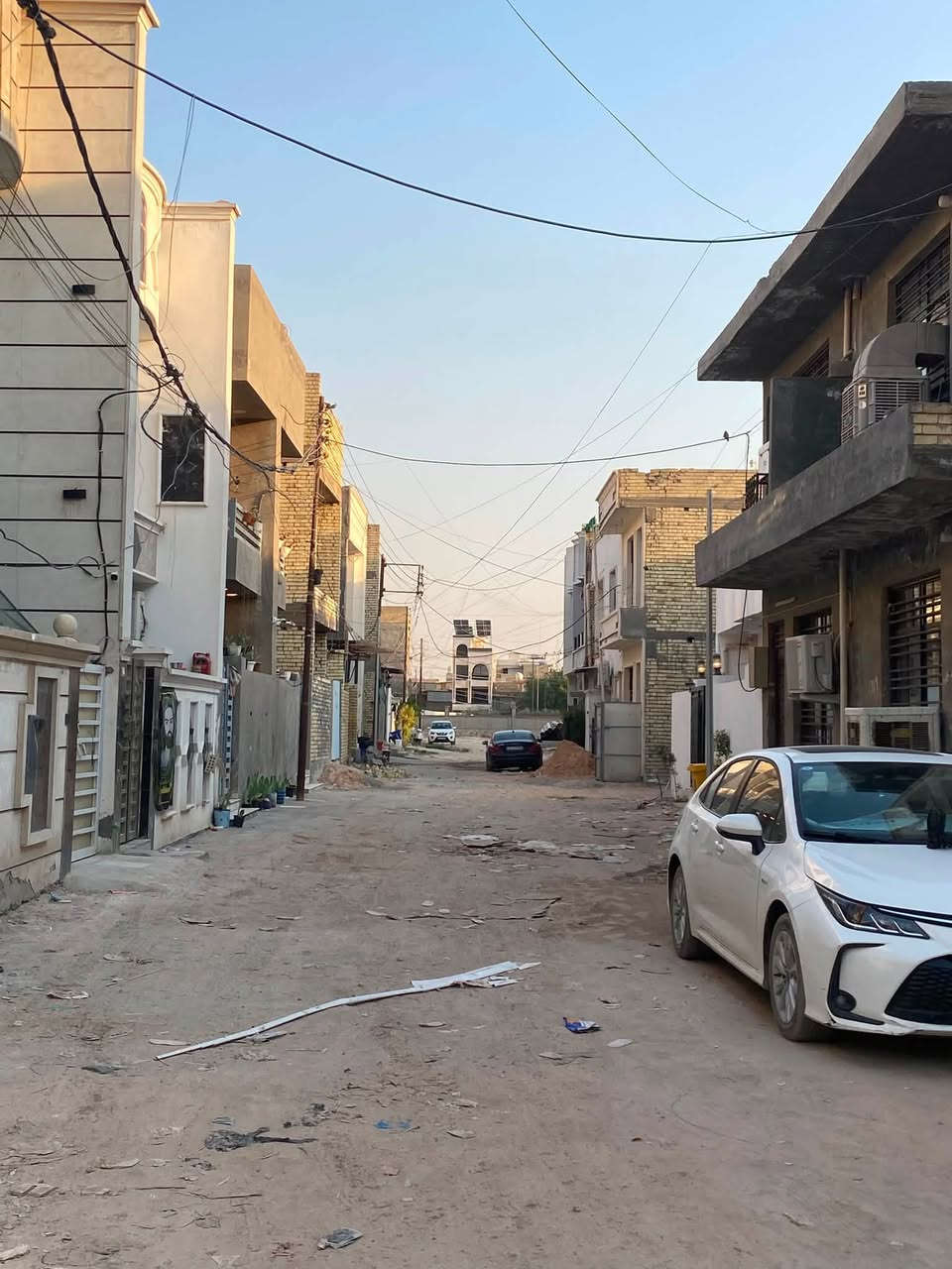 السلام عليكم
يوجد لدينا بيت ركن مساحه 50متر طابقين للبيع 
زراعي شاكر العاني  سند 25  قرار محكمه  ومكاتبه 
خدمات كامله مي وكهرباء ومجاري نقص فقط المقرنص 
موقع البيت خلف مجمع اليمامه مباشر  زراعي حي العدل 
السعر 110 مليون وبي مجال بسيط 
للاستفسار الاتصال ع الرقم او واتساب 
***********
