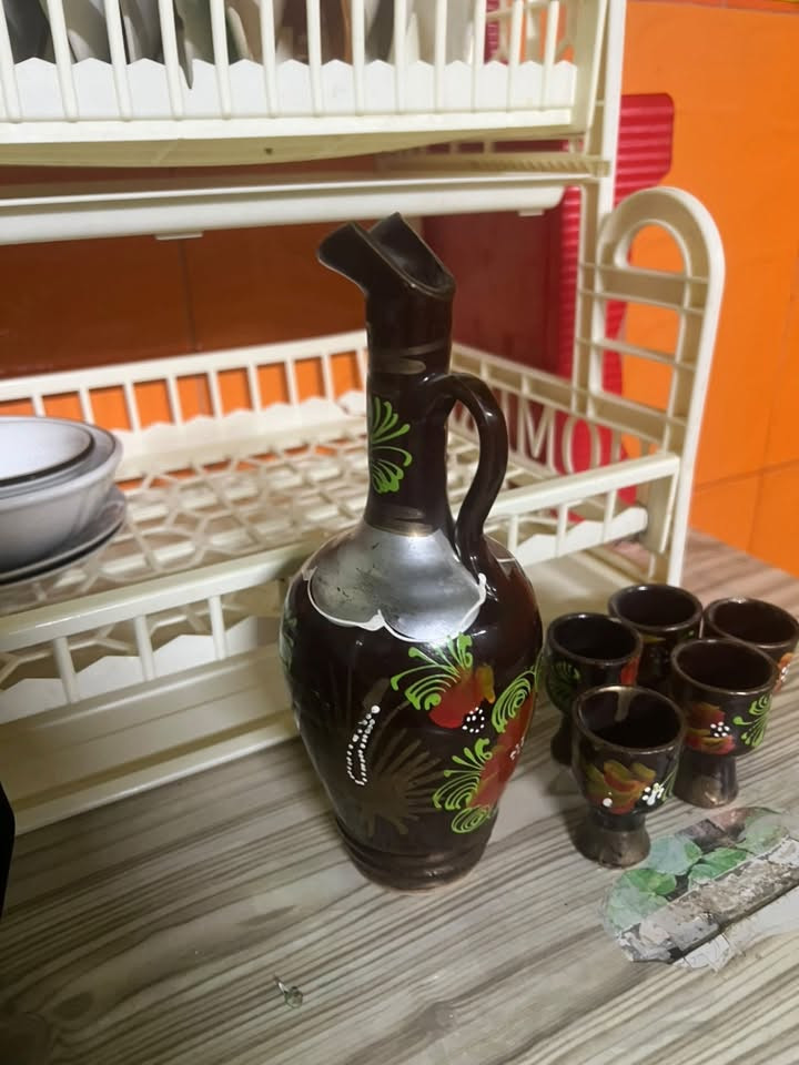 بريق فخار ويا ٥ كلاصات  قديم مزخرف يدوي عمره فوك ل ٣٠ سنه ب ٢٥ الف قفل
واتساب ***********
