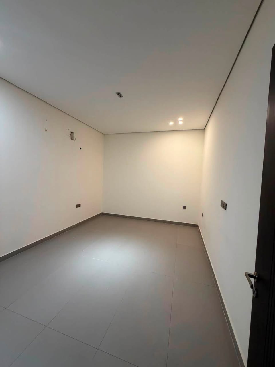 🏡 للإيجار | بيت درجة أولى على شارع ١٥ متر

✨ فرصة مميزة للسكن الراقي في موقع مميز، بيت يتميز بتوزيع عملي ومساحات مناسبة للعائلة، ويقع على شارع عرضه ١٥ متر.

📍 تفاصيل العقار:
• ٣ غرف نوم
• صالة
• مطبخ
• ٣ مجموعات صحية
• تشطيب درجة أولى
• شارع عرض ١٥ متر

🔑 بيت جاهز ليكون عنوان راحتكم واستقراركم.

📞 للاستفسار والتفاصيل، يرجى التواصل معنا.

مكتب المصطفى للاستثمار و التطوير العقاري
📱 ***********

#للإيجار #بيت_للإيجار #بيت_درجة_أولى #شارع_١٥_متر #عقارات_بغداد #عقارات_السيدية #عقارات #استثمار_عقاري #تطوير_عقاري #مكتب_المصطفى #بغداد
