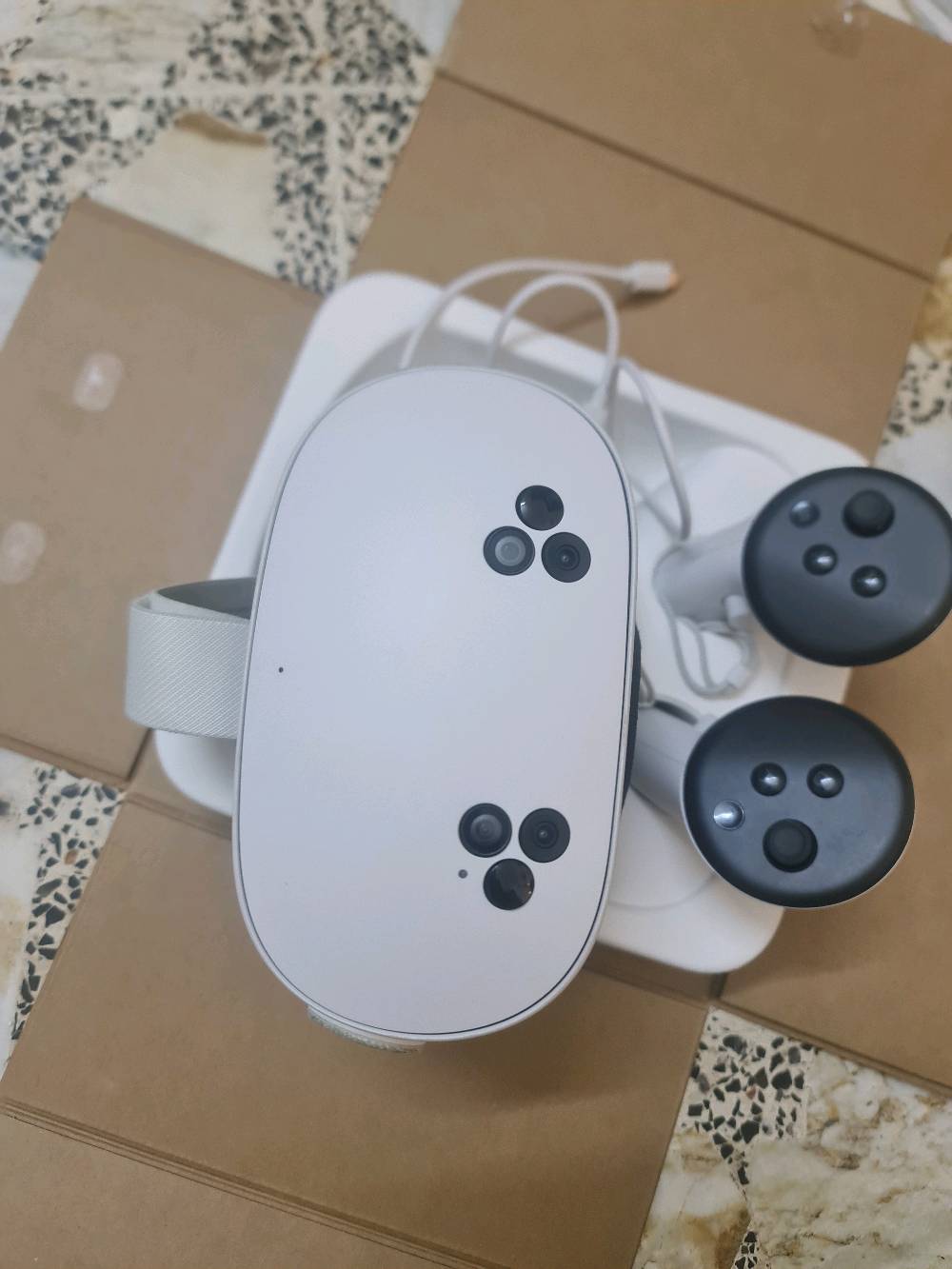 نضاره vr ميتا كويست  3s  جديده مستعمله فقط 3 ايام ذاكره 256 سعر 450 وبيها مجال
وين مكانك بالضبط وشكد قابل للتسليم اليدوي؟: 
مكاني بغداد الاعضميه 
بيها أي خدش أو ملاحظات على النظارة أو اليدات أو الشاحن؟: 
جهاز جدبد اي شخط مابي
السعر 450 نهائي لو بيه مجال بسيط؟: 
بي مجال
الجهاز بعده على الضمان أو فاتورة الشراء موجودة؟: 
الجهاز بي ضمان متوفر توصيل جميع محافضات العراق