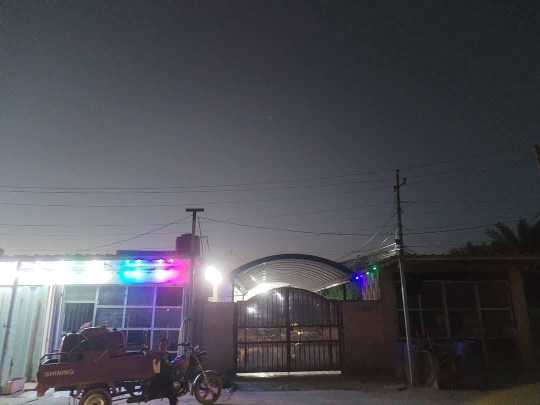 🏡 دار للبيع – مساحة 500 متر

📍 على شارع مستشفى الإمام علي (ع)
📍 قريب من المول

✅ غرفتان
✅ استقبال بطول 9 أمتار
✅ صالة كبيرة بطول 7 أمتار
✅ مطبخ داخلي
✅ مطبخ خارجي
✅ صحيات داخلية
✅ صحيات خارجية
✅ حديقة أمامية
✅ حديقة جانبية
✅ واجهة 15 متر ومرتفعة عن مستوى الشارع
✅ 4 محلات تجارية على الواجهة

📄 نوع السند: طابو زراعي 25

💰 السعر: 160 مليون دينار بي مجال 

فرصة مميزة للسكن أو الاستثمار، موقع حيوي ومساحة واسعة مع أربعة محلات تجارية على الواجهة.
***********
الاستفسار ع الرقم
