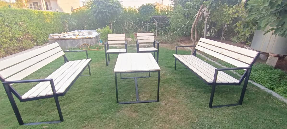 مێزو کورسی نوێ بۆ حدیقەو باخ ، پێکهاتووە لە تاقمێکی هەشت کەسی دوو کورسی تاك کەسی دوو کورسی سێ کەسی وە مێزێك بە نرخێکی گونجاو ژ.م وە وتسئاپ *********** أربيل, العراق
