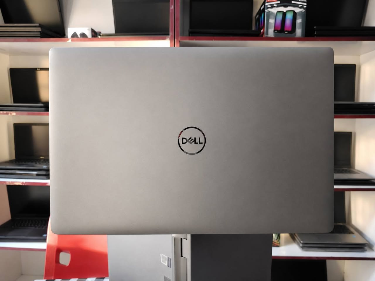 Dell Precision 5510 H فئة
✨ وصل حديثاً إلى مكتب الريادة للحاسبات ✨

💻 DELL Precision 5540 — جهاز عملي وأنيق يجمع بين القوة، السرعة، التصميم الاحترافي والجودة، ومناسب للطلاب والمهندسين 

والمصممين وأصحاب الأعمال والاستخدام اليومي.

🔥 المواصفات:

💎 المعالج: Intel Core i5 – الجيل التاسع H

💎 الرام: 8GB DDR4

💎 التخزين: 256GB SSD سريع

💎 الشاشة: 15.6" Full HD

💎 التصميم: سلفري أنيق واحترافي

💎 سلسلة Precision المخصصة للأعمال والأداء الاحترافي

💰 السعر: 385,000 دينار فقط

📌 جهاز بمواصفات قوية وسعر منافس، ومناسب

📌 للي يريد لابتوب يعتمد عليه بالعمل والدراسة والبرامج الهندسية والتصميم.

📌📍 مكتب الريادة للحاسبات

بغداد — الأمين الثانية

📲 واتساب: ***********

🎁 هدايا مجانية مع الجهاز 🎁

🖱️ ماوس

🖤 ماوس باد

🎒 حقيبة لابتوب

🔌 شاحن

✨ ومميزات إضافية مجانية:

💻 تنصيب وتجهيز الجهاز مجاناً

🚚 توصيل الجهاز مجاناً

🔥 كل هذا مع جهاز DELL Precision 5540 بسعر 385 ألف دينار فقط!

🔥 إذا تبحث عن جهاز يجمع بين الشكل الراقي والأداء العملي، الـ Precision 5540 خيار يستاهل!

📩 للاستفسار والحجز تواصل ويانا على الواتساب.
