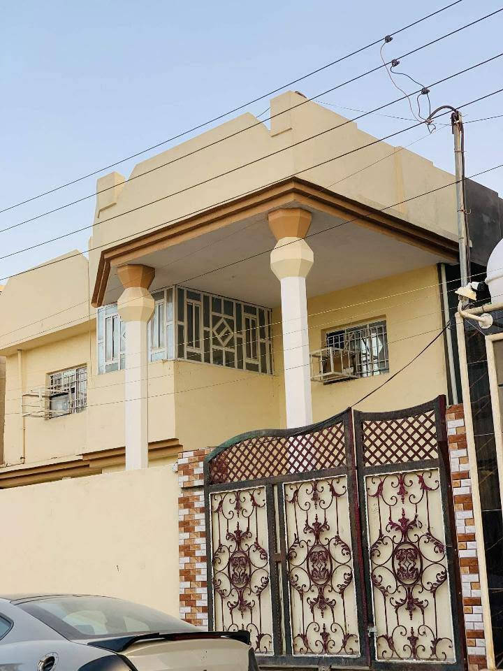 الإسلام عليكم دار للبيع الموقع الصويرة حي الشهداء السماحة.300 متر.    200 بناء.       100 قطعة   الدار يحتوي علا مطبخ مضيف  صالة غرفة نوم  منور خلفي صحيات  الطابق الثاني يحتوي علا  2 غرفة نوم   صالة  بلكونة. صحيات.   خدمات ماء كهرباء  ارصفة نت ضوئي  تبليط. خط سحب    للاستفار.   ***********.  عمار هادي.    يرهم بيع ومراوس.
