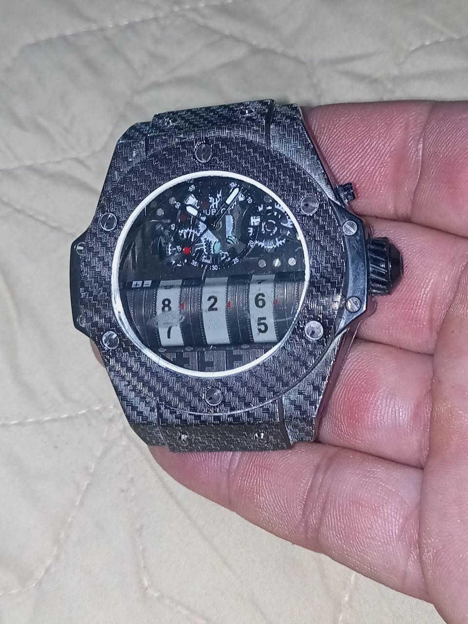 هابلوت • كاربون • بدون سير