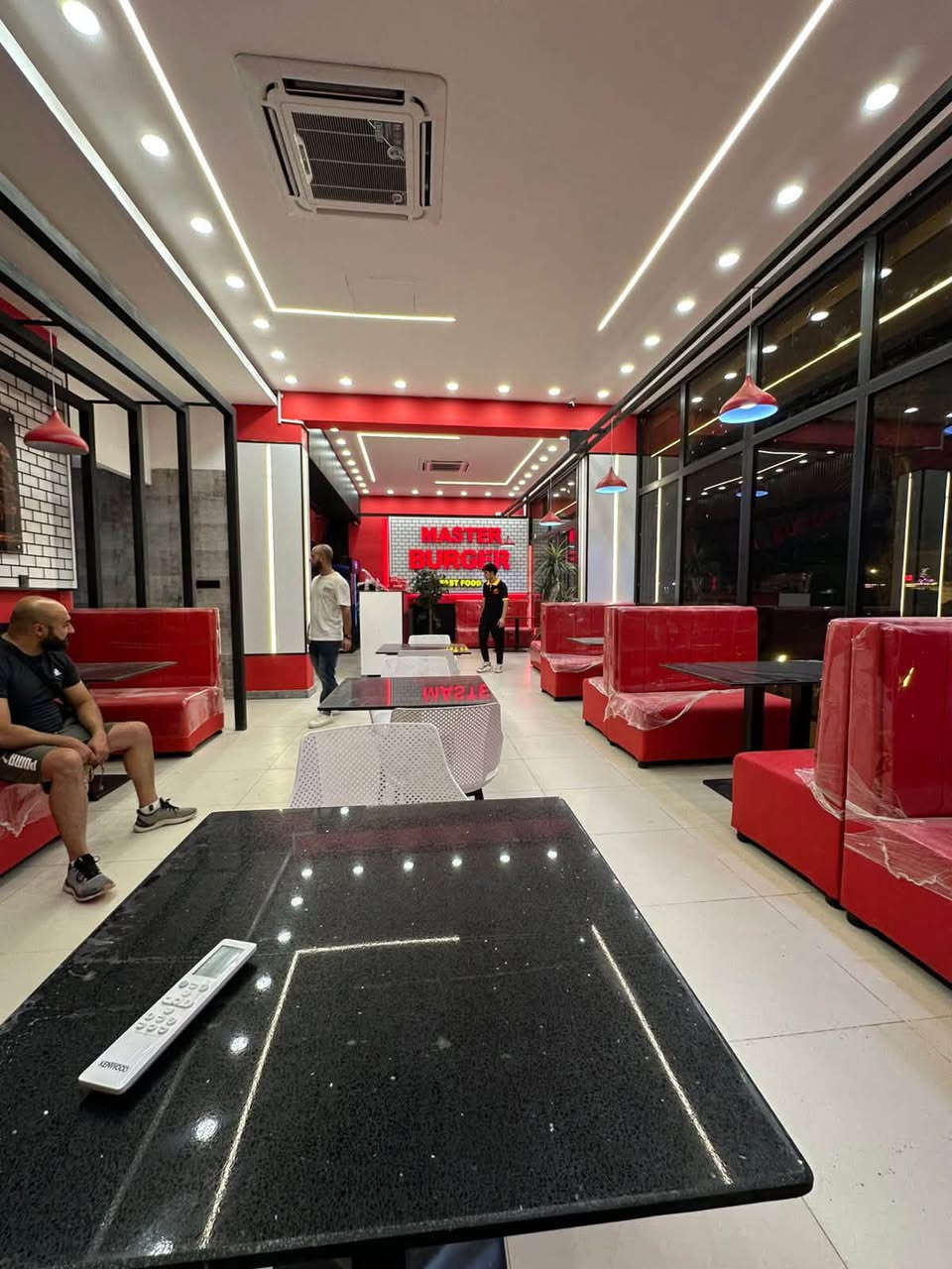 فرصة استثمارية ذهبية: مطعم وجبات سريعة متكامل للبيع 🍔🍟
لعدم التفرغ، يُعلن عن بيع مطعم وجبات سريعة بتجهيزات كاملة وموقع تجاري حيوي ومميز.
📍 تفاصيل الموقع:
 الموقع: بغداد - حي العامل - شارع الشلامجة (موقع ممتاز وحركة مرور عالية).
 المساحة: 130 متراً مربعاً.
⚙️ التجهيزات والمميزات:
 مطبخ متكامل: جاهز للعمل بشكل فوري وبكفاءة عالية.
 صالة للزبائن: مرتبة ومجهزة بالكامل.
 شاشات عرض: 4 تلفزيونات حديثة مخصصة لعرض المنيو والوجبات.
 هواتف اتصال: عدد 2 لتلقي طلبات الدليفري.
المطعم جاهز للعمل مباشرة دون الحاجة لأي مصاريف إضافية أو تجهيزات جديدة، فرصة رائعة لمن يبحث عن مشروع ناجح وقائم بذاته.
📞 للإستفسار ومعرفة التفاصيل وسعر البيع (متاح اتصال أو واتساب):
***********
