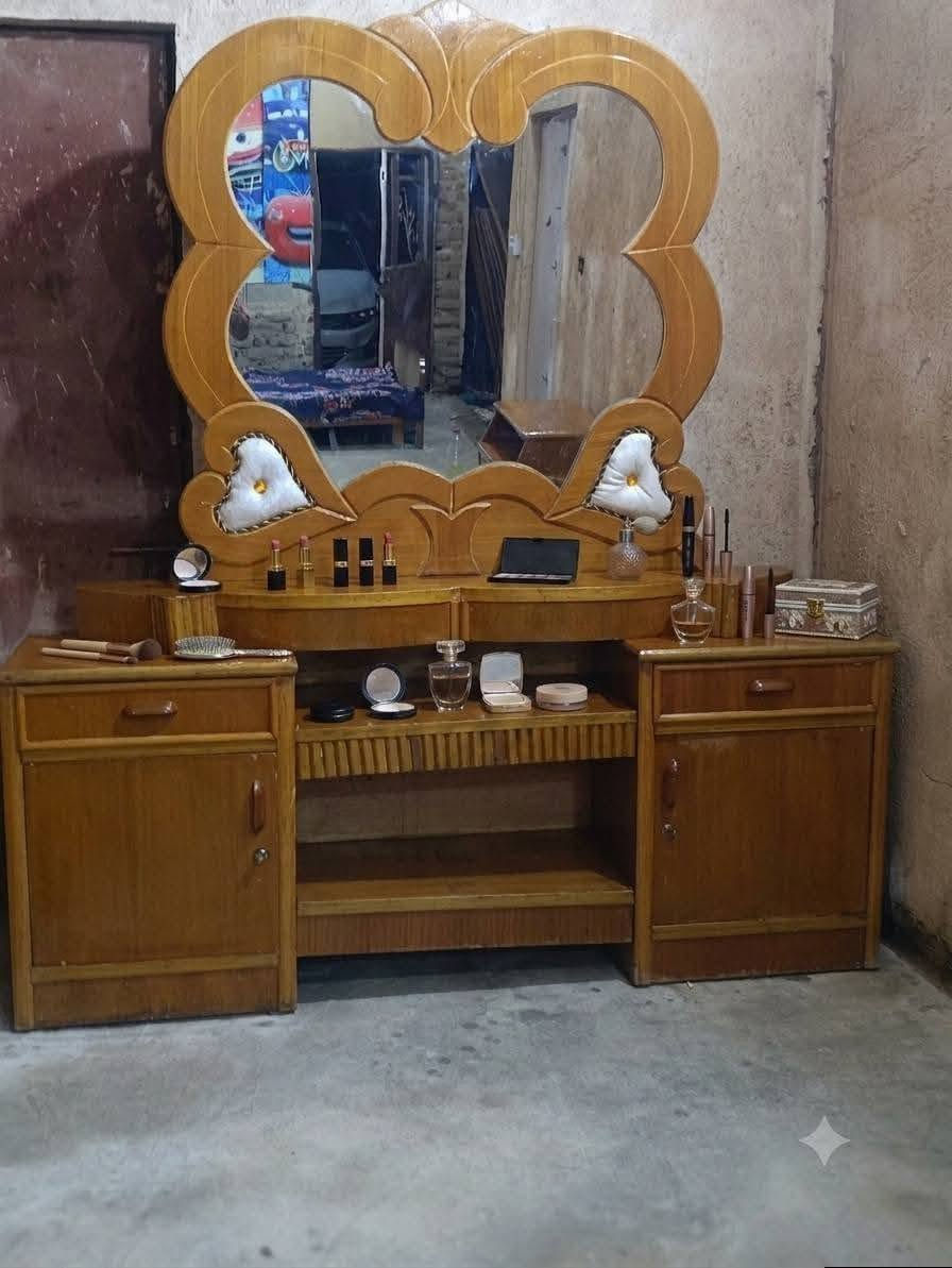 غرفه لبيع سعر 800 رقم التوصل ***********
